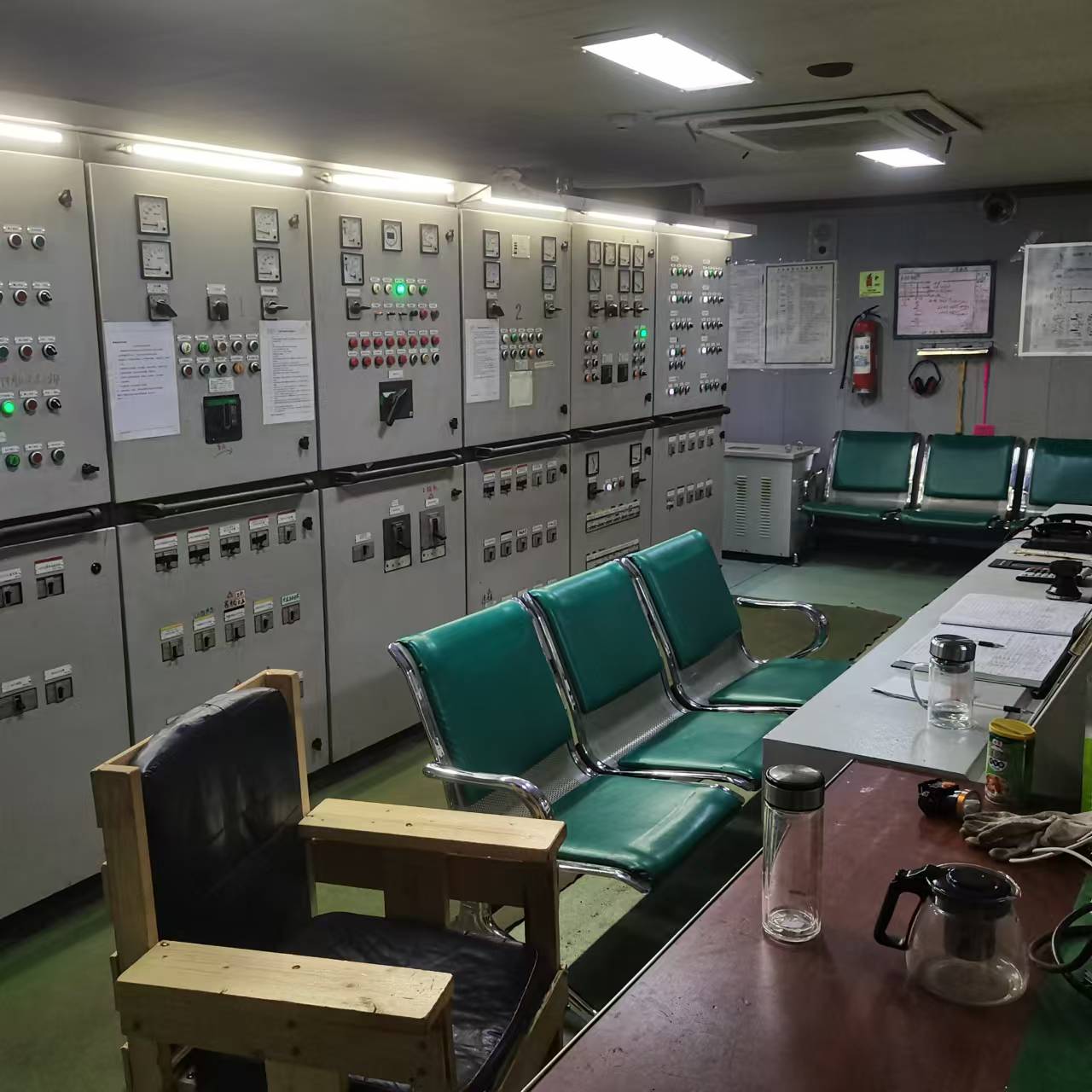 出售8702吨散货船