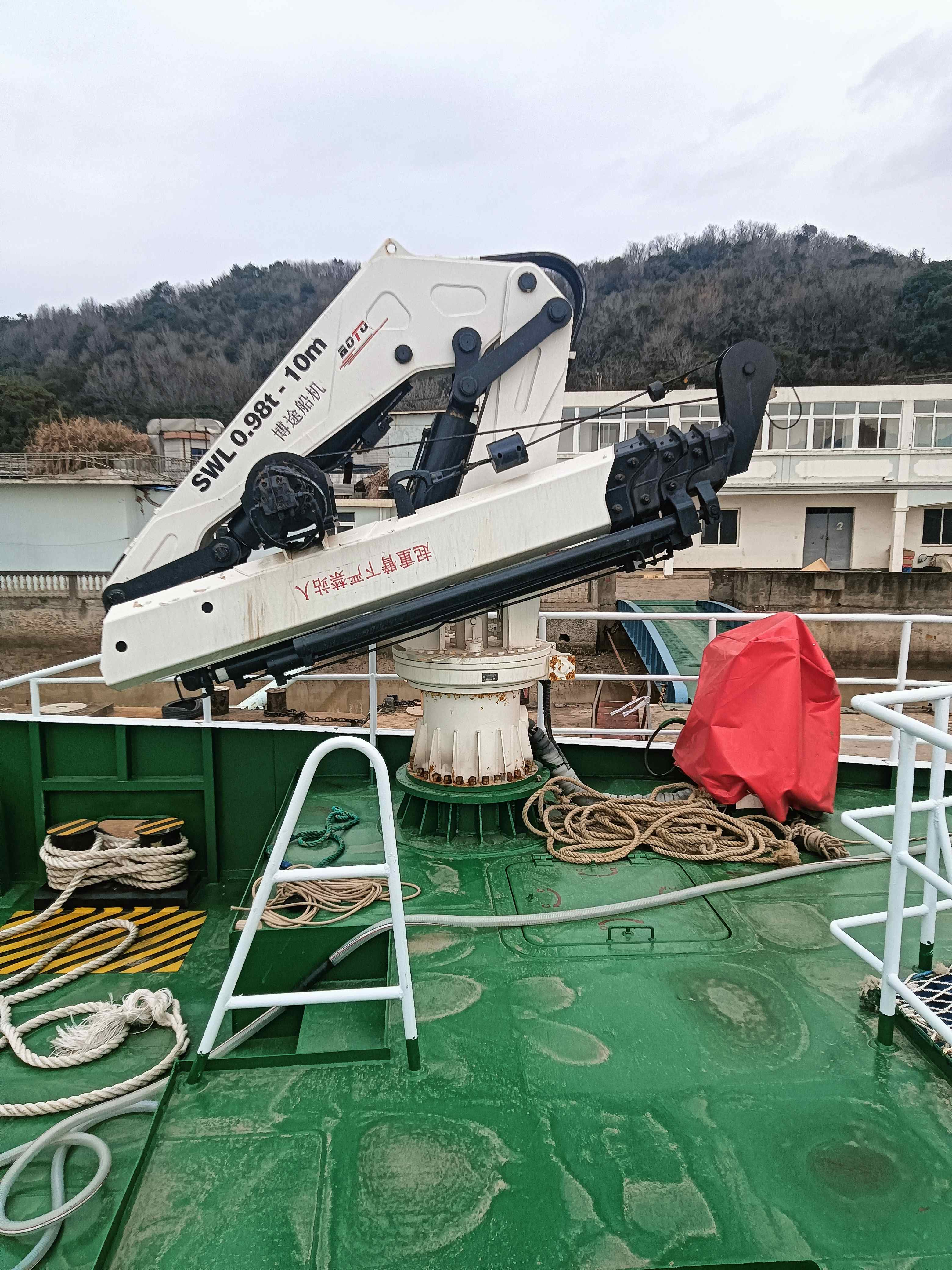 出售12人风电运维船