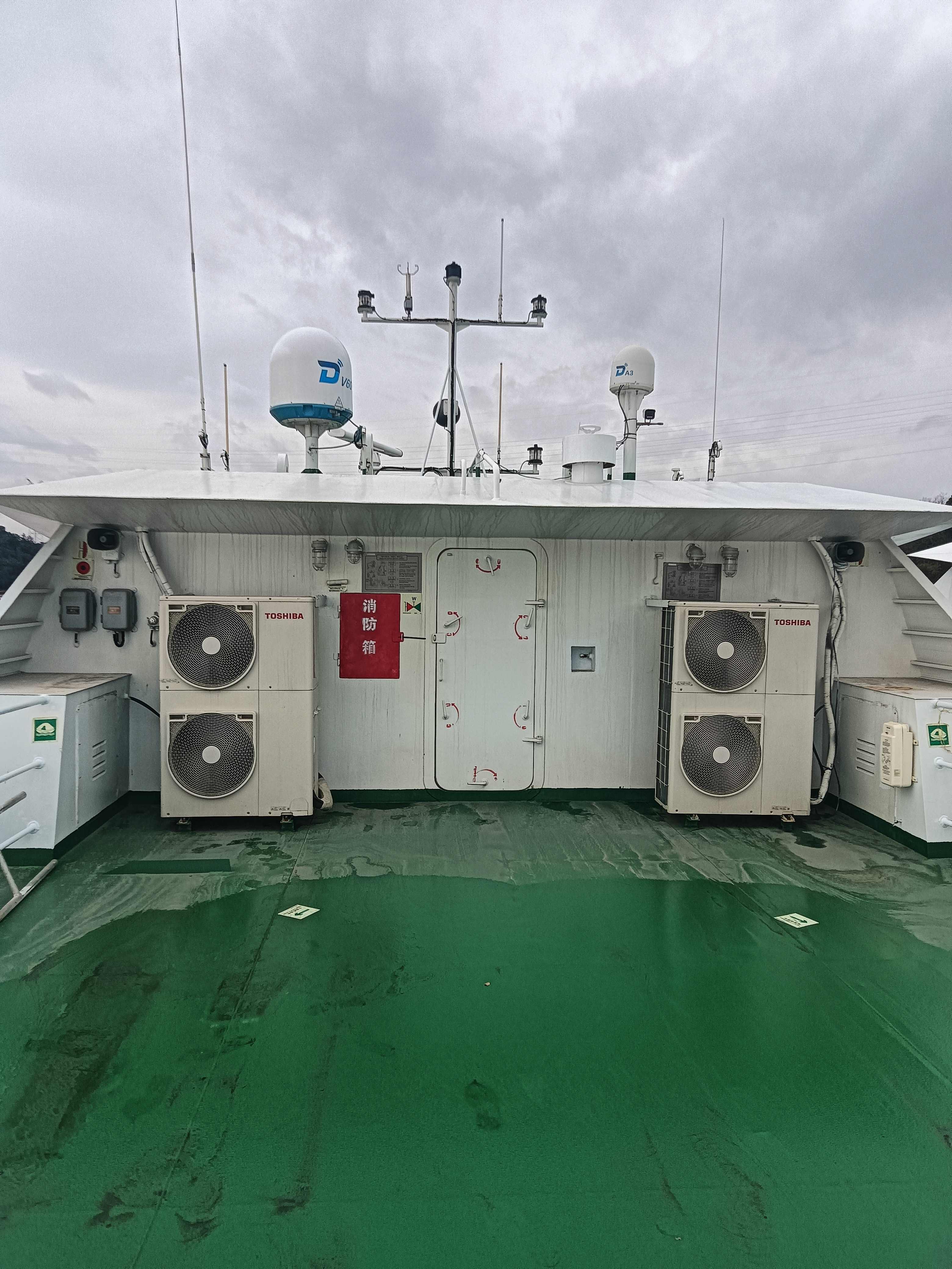 出售12人风电运维船