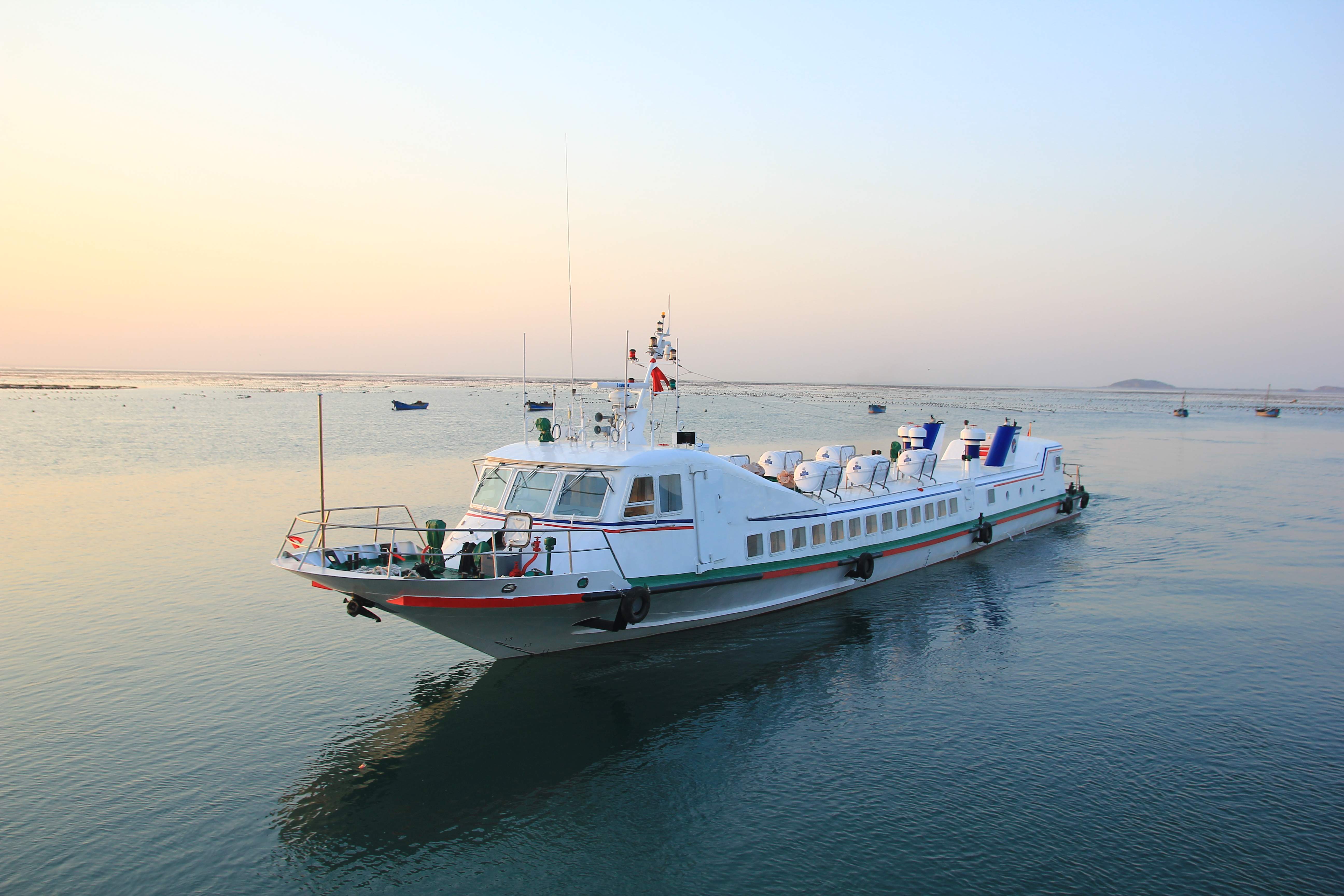 出售99人高速客船