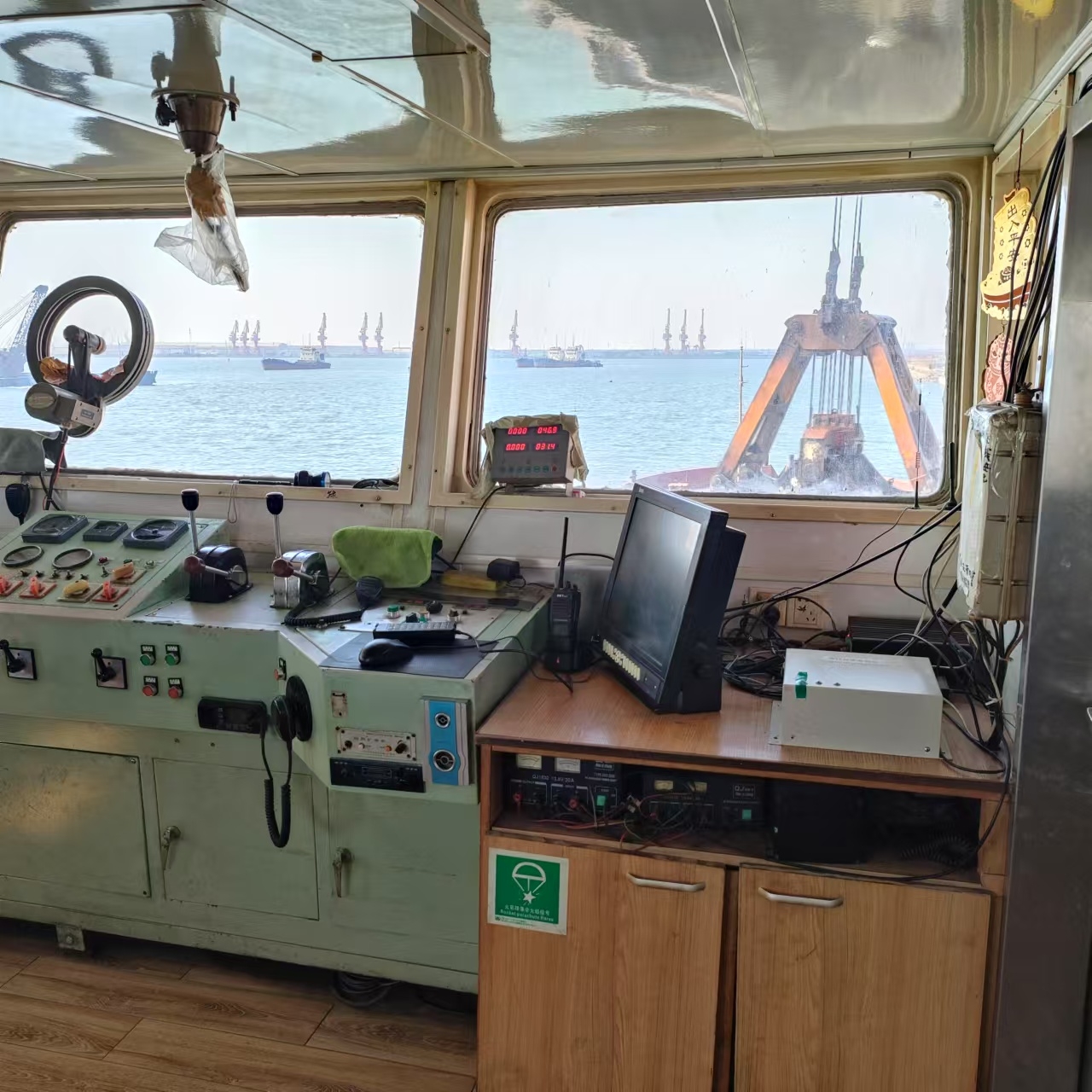 出售1000m³开体泥驳