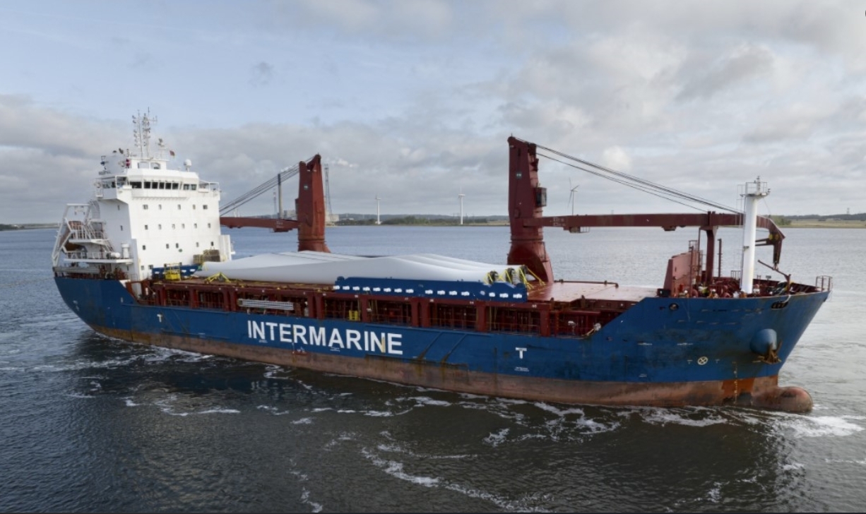 出售8400吨多用途船