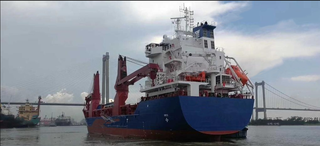 出售8400吨多用途船