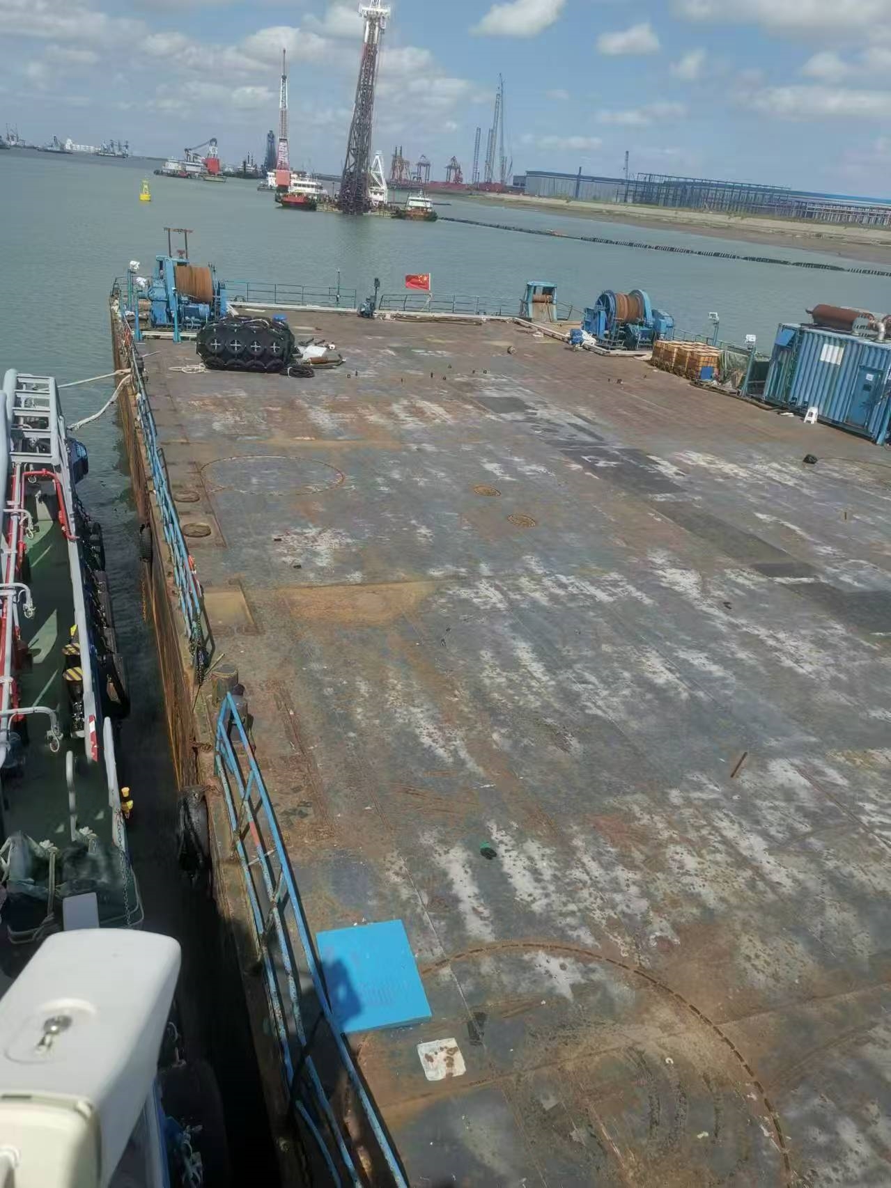 出售310尺无动力驳船