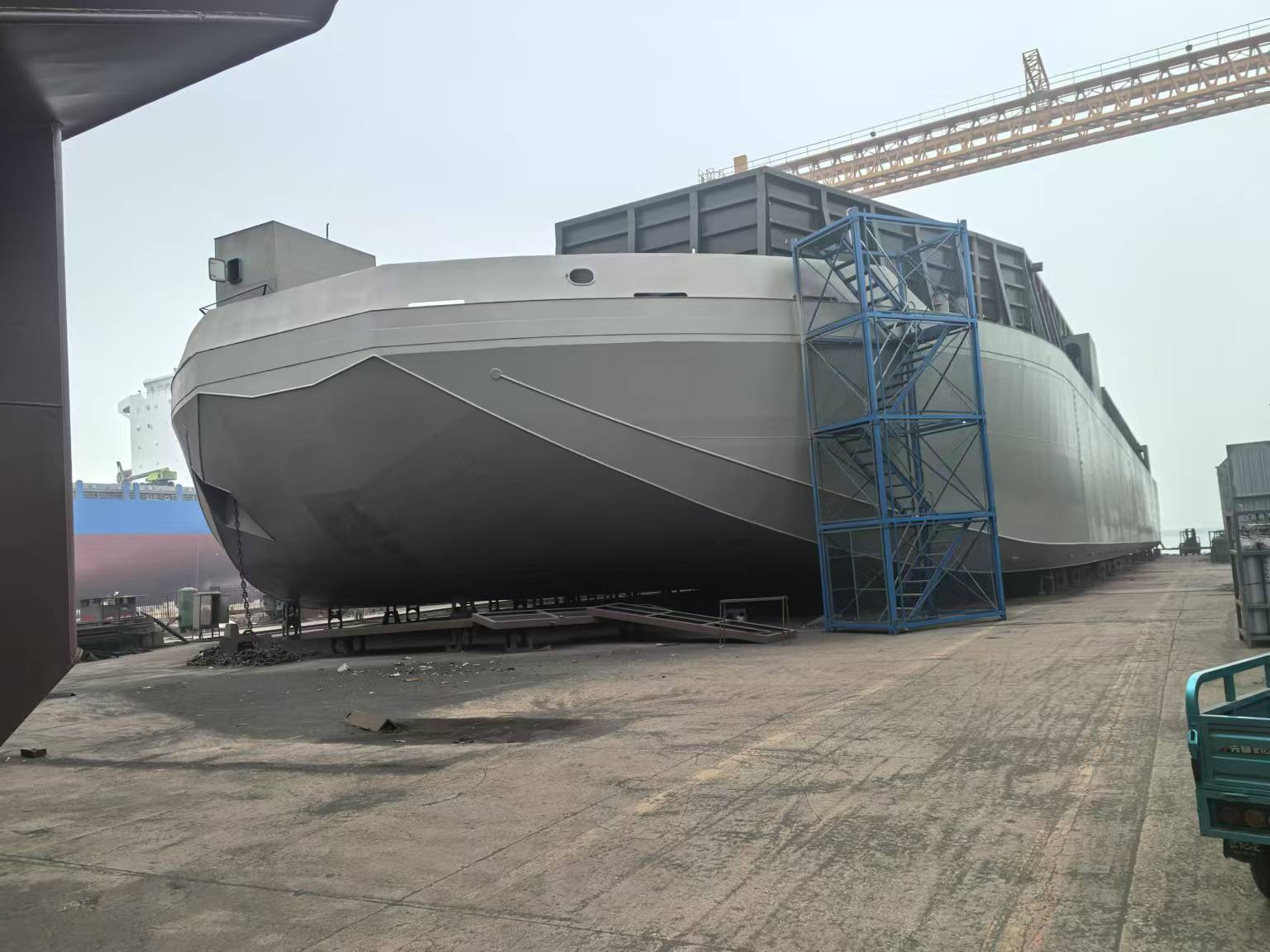 出售310尺无动力驳船