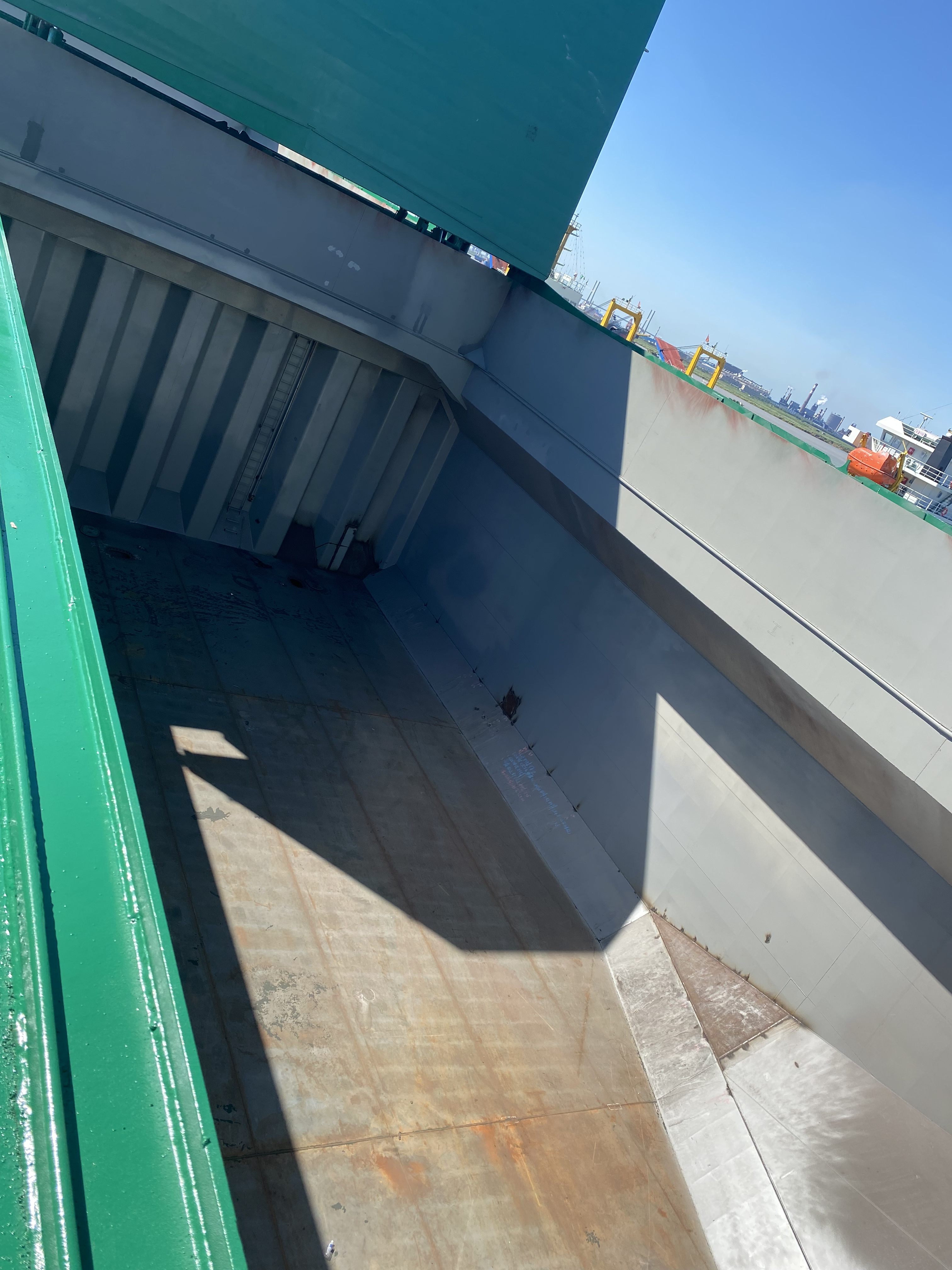 出售12490吨散货船