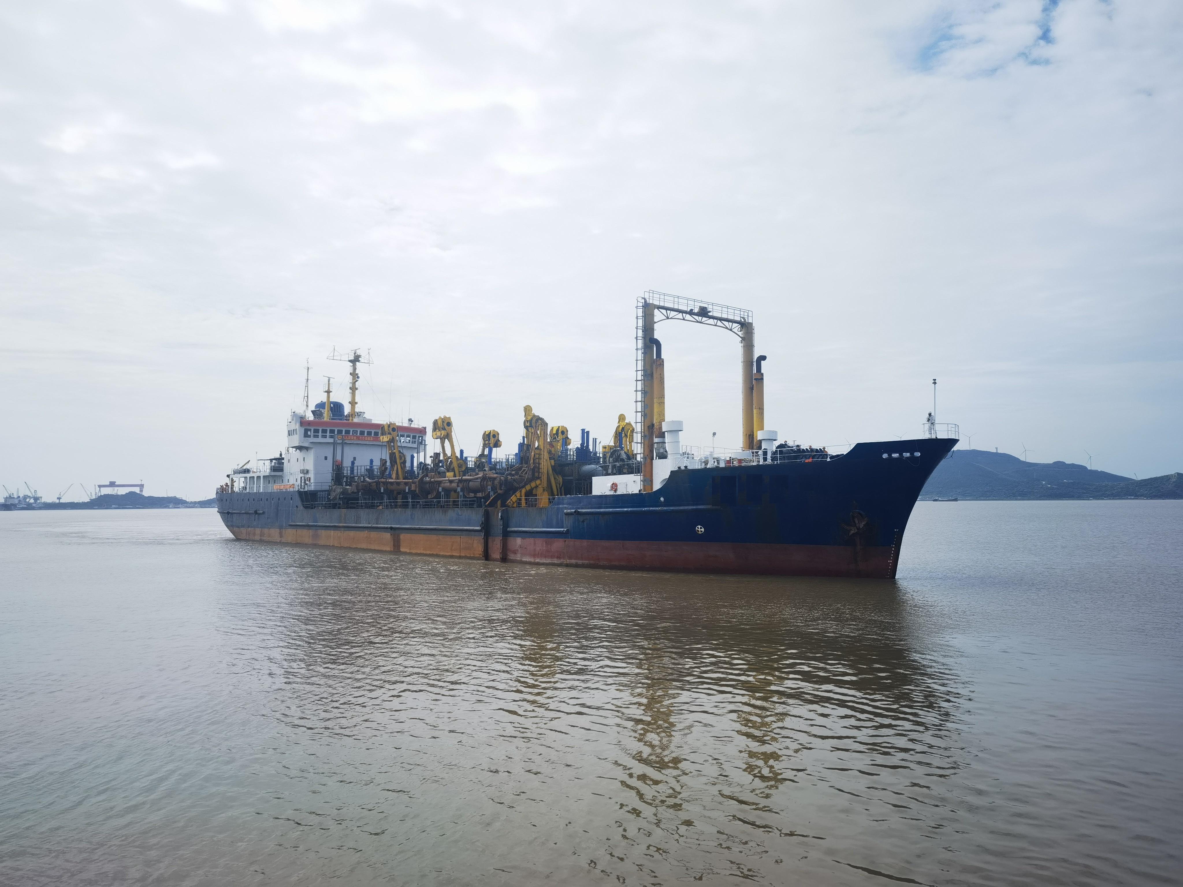 出售5500m³耙吸挖泥船