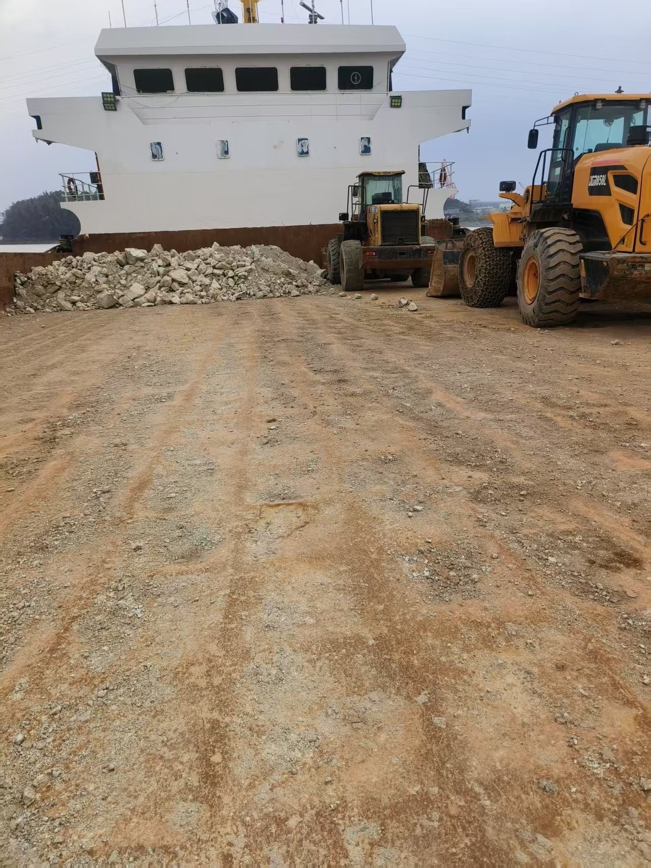 出售2600吨甲板货驳