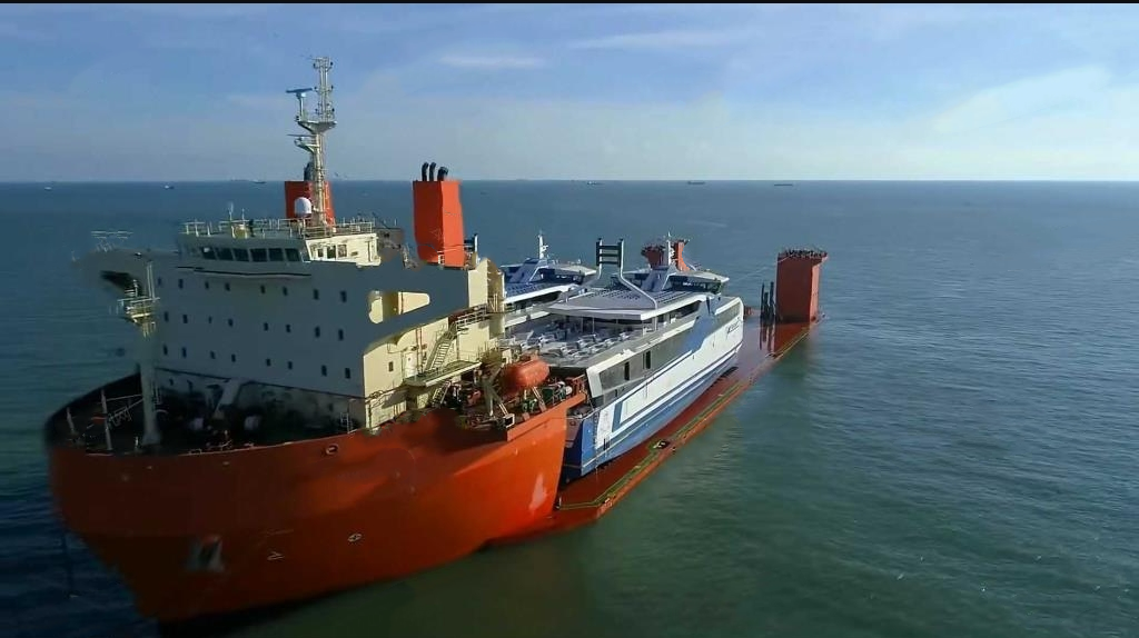 出售24000吨半潜驳船