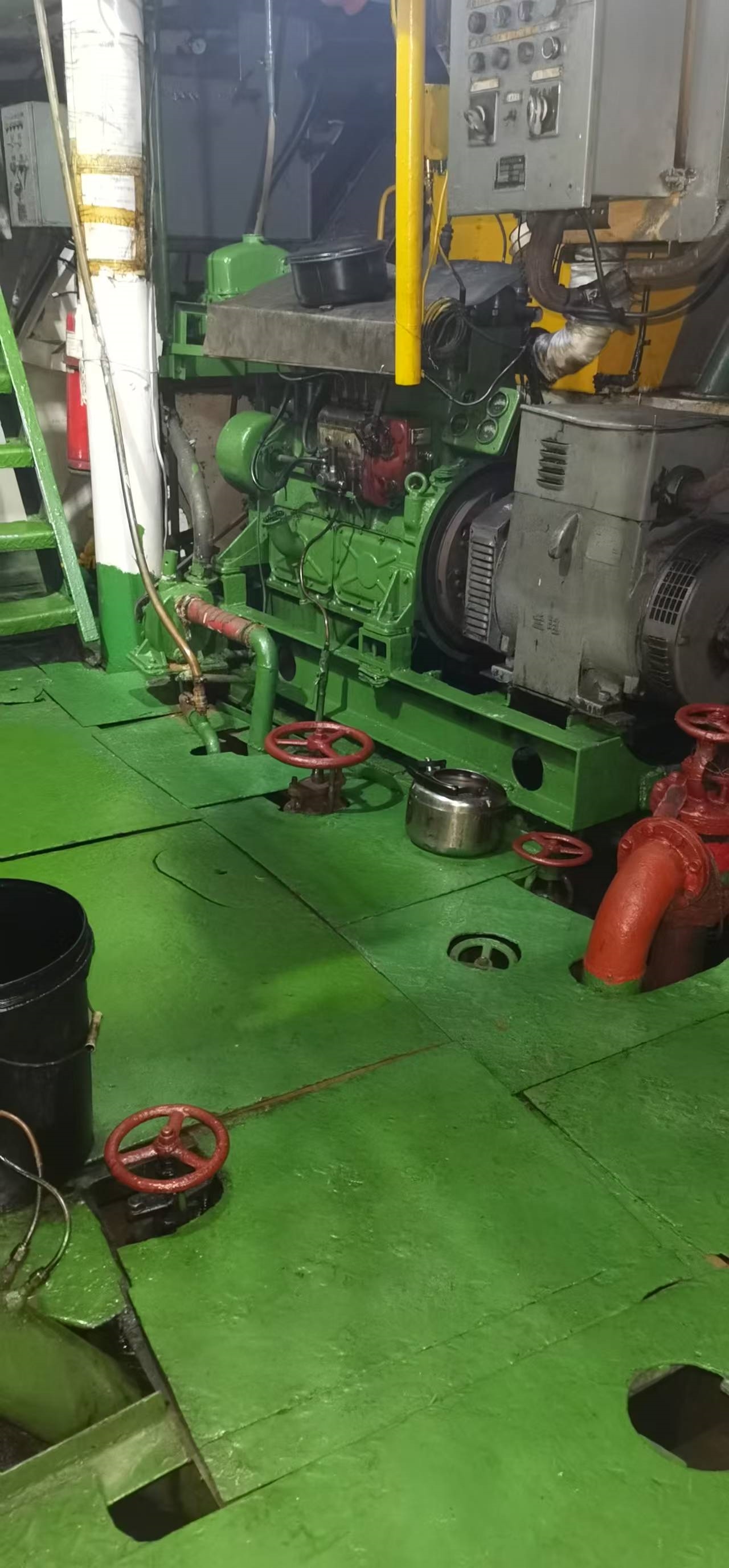 出售3600吨成品油船