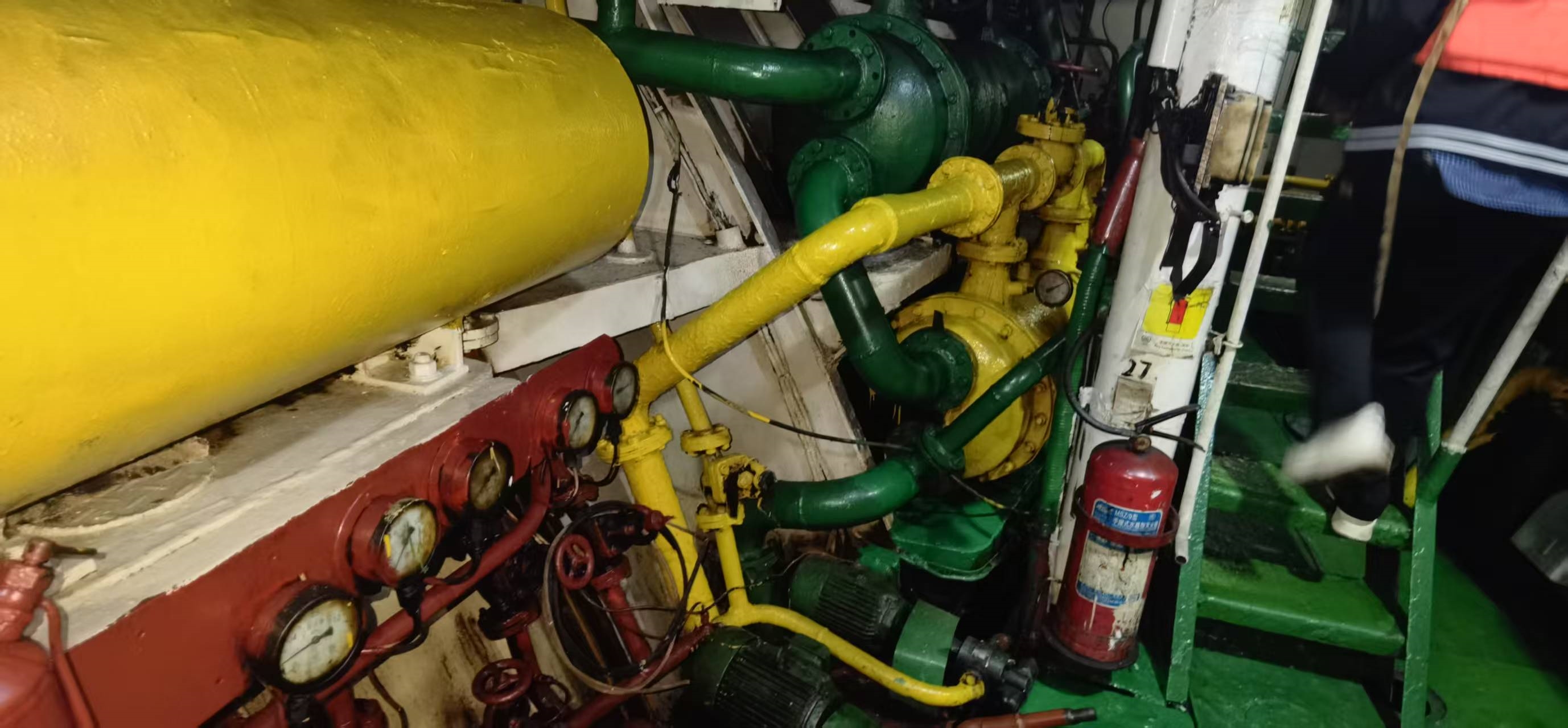 出售3600吨成品油船