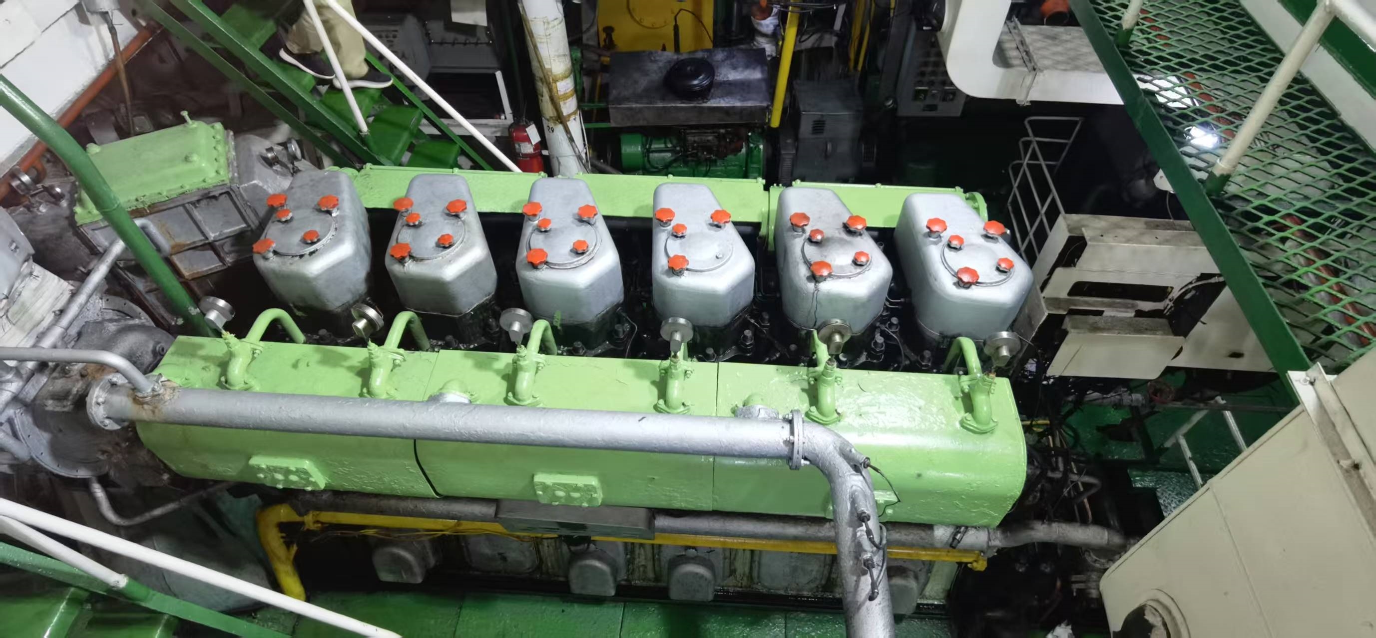 出售3600吨成品油船