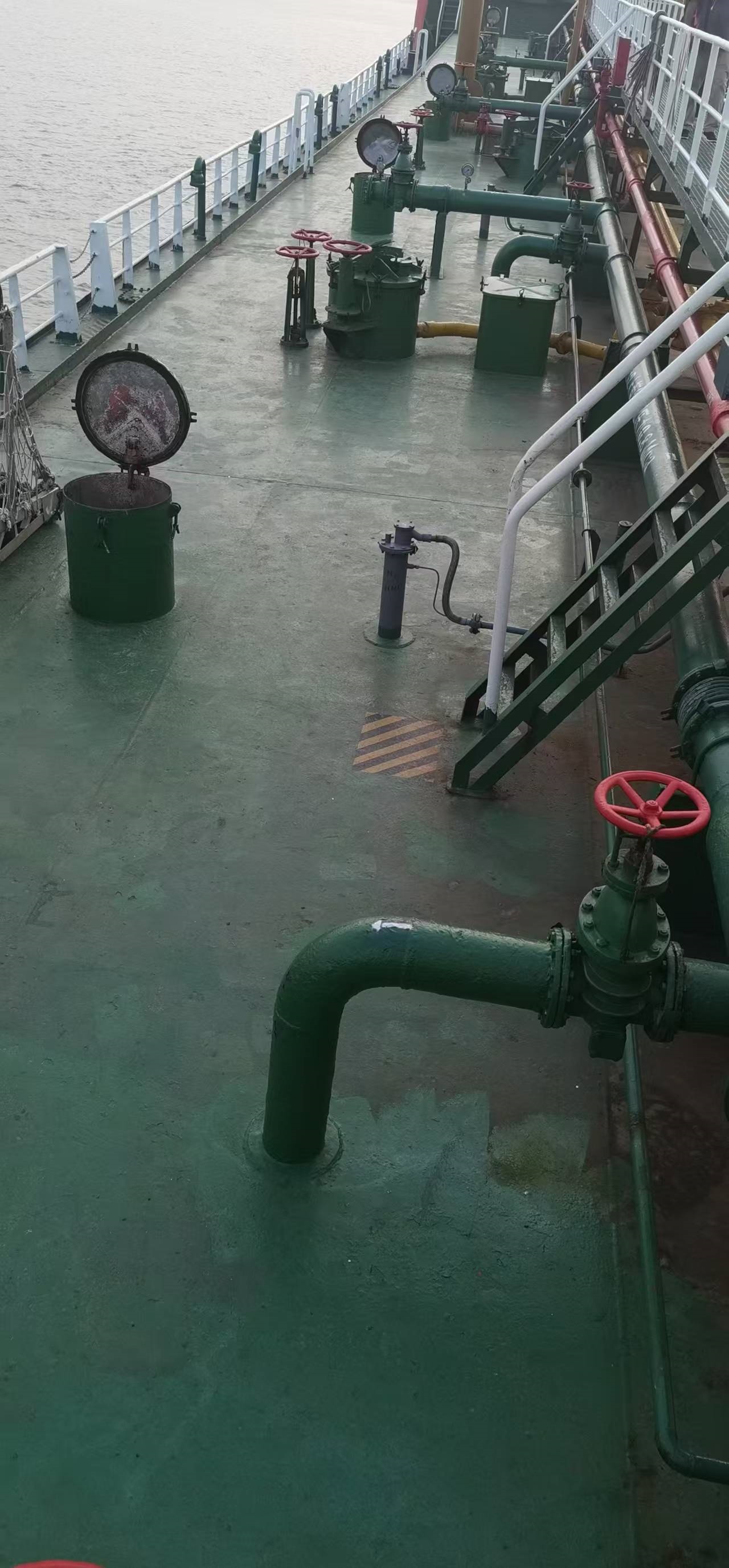 出售3600吨成品油船