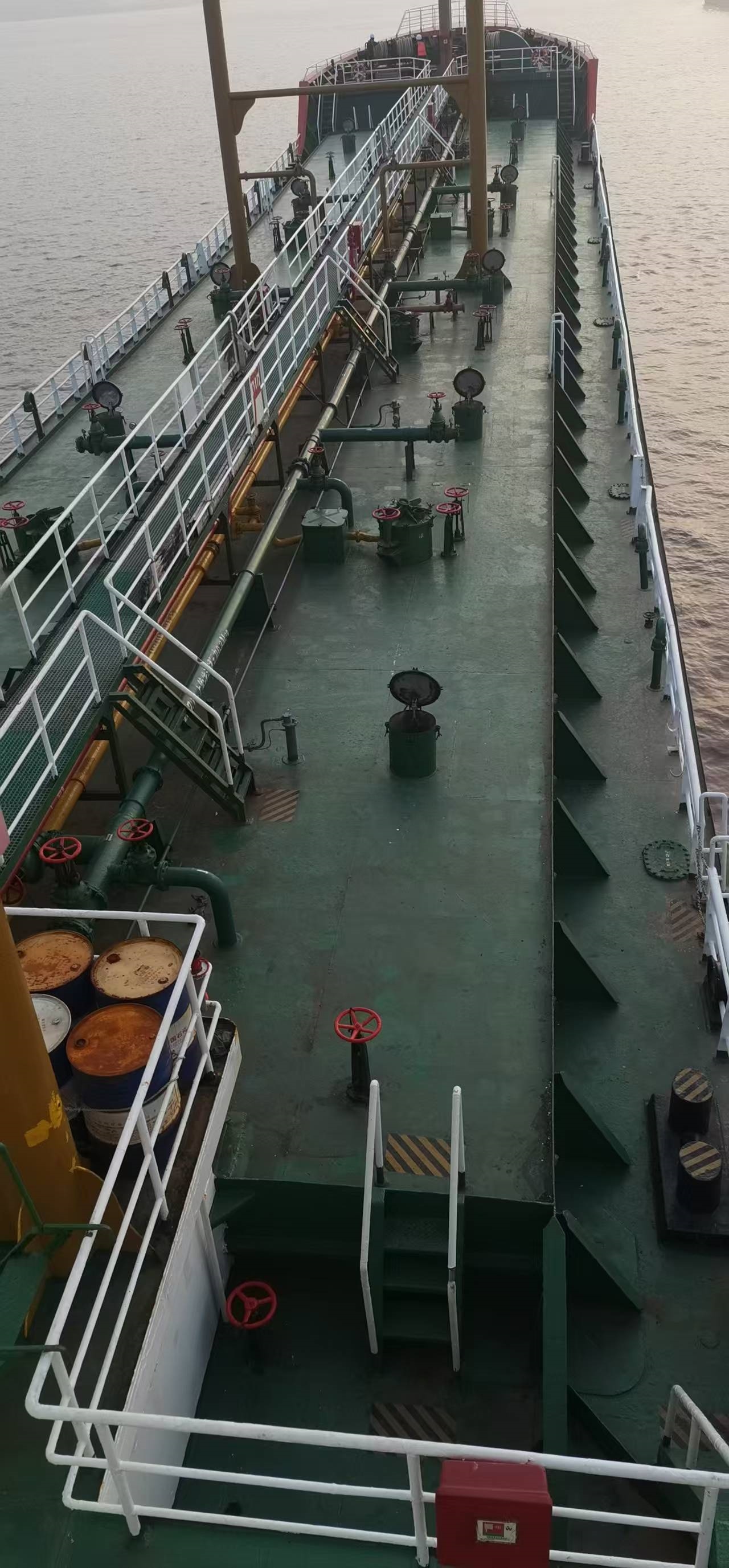 出售3600吨成品油船