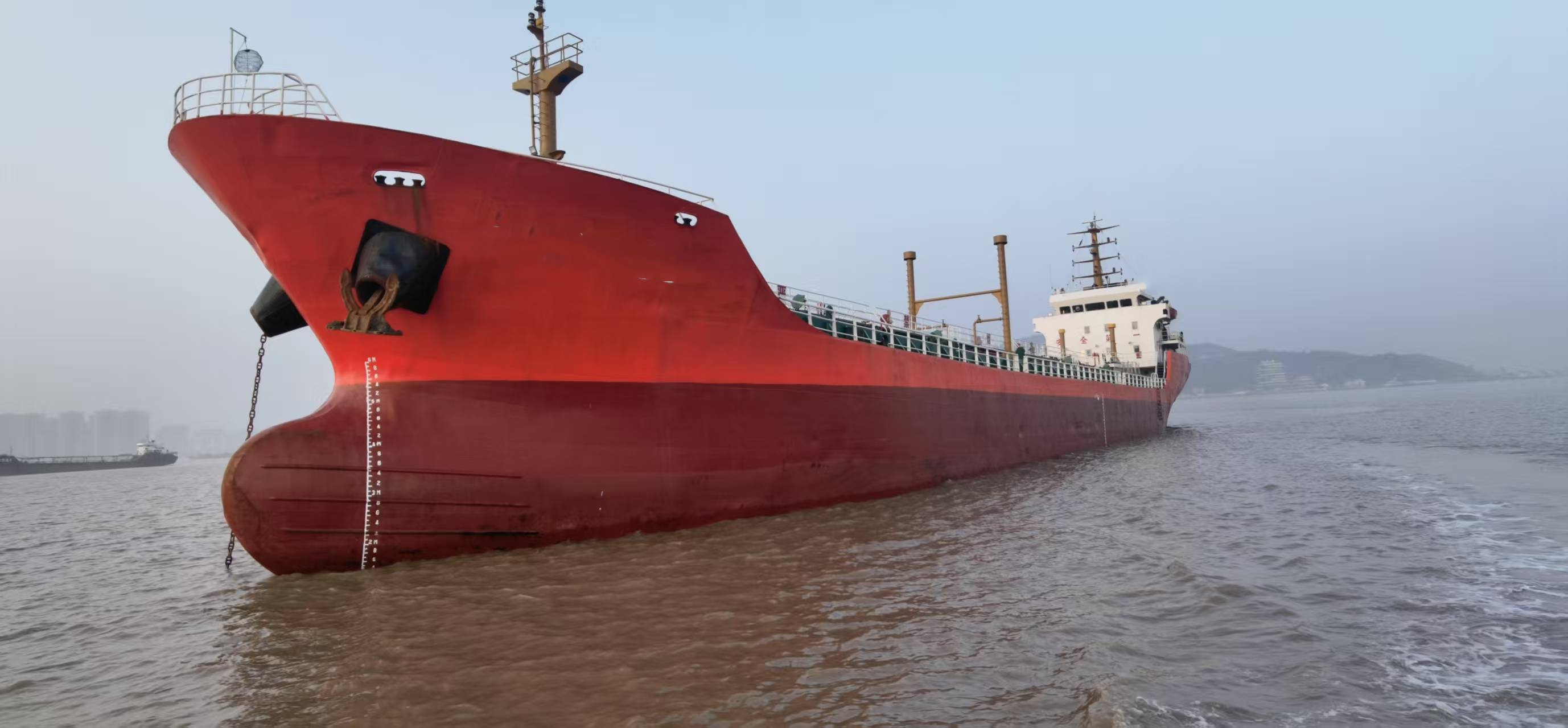 出售3600吨成品油船