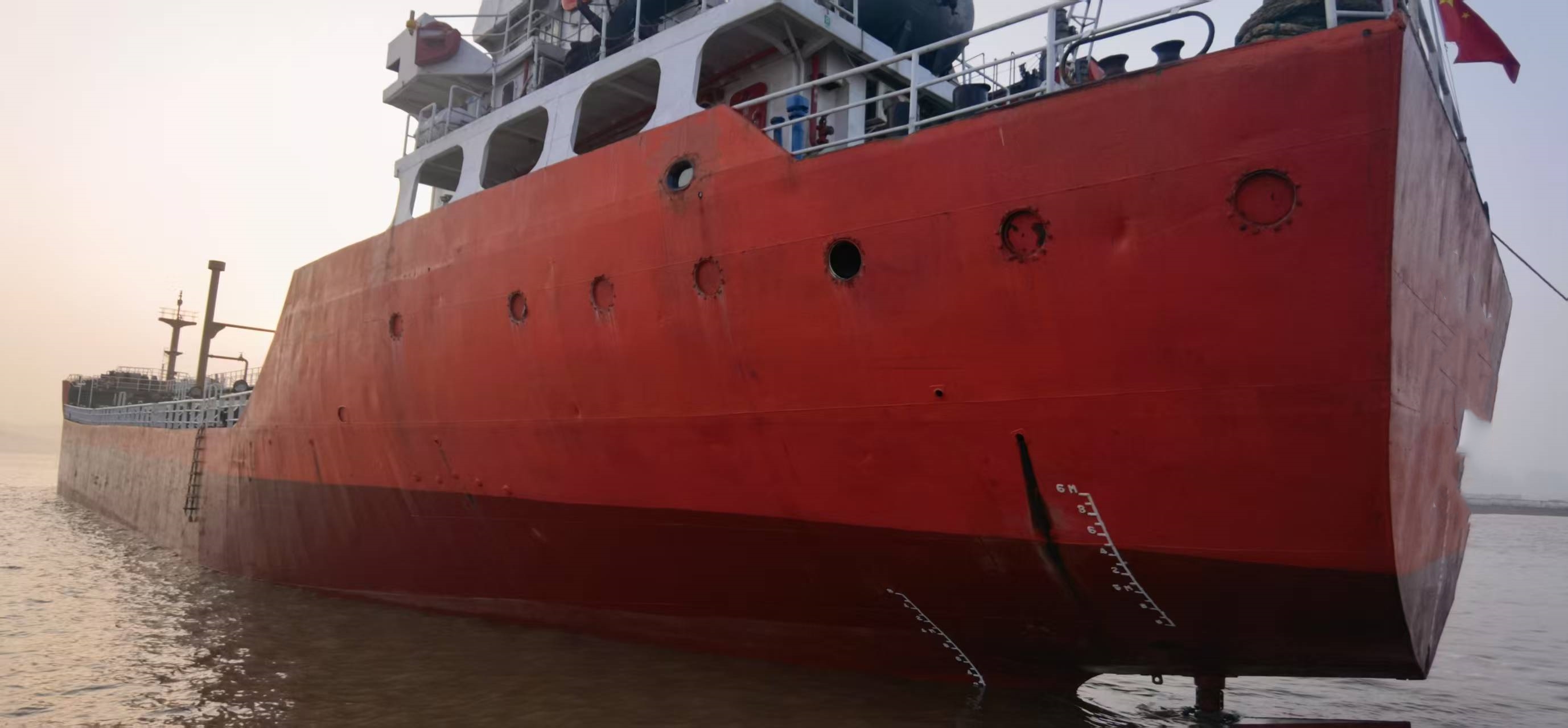 出售3600吨成品油船