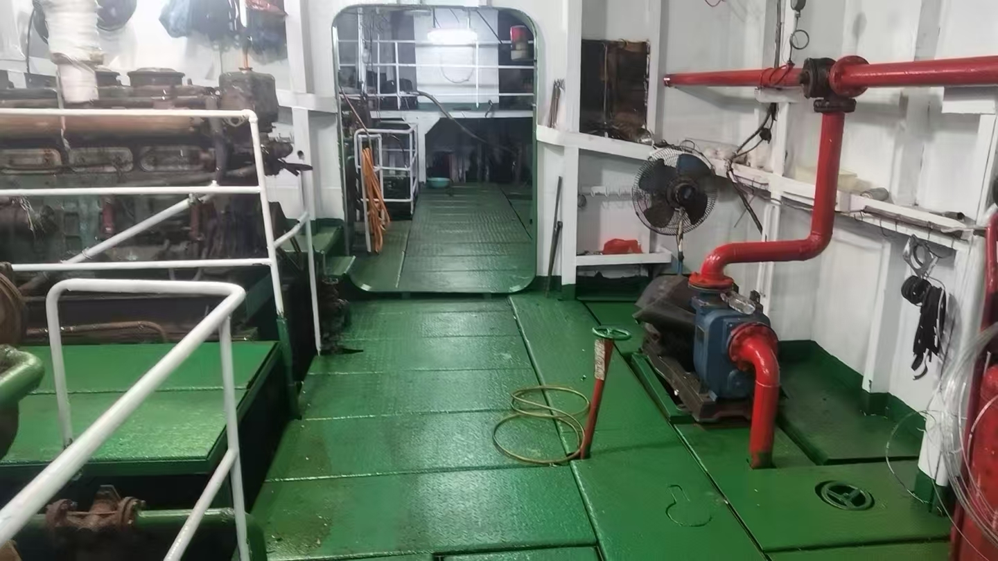 出售1684吨甲板货驳