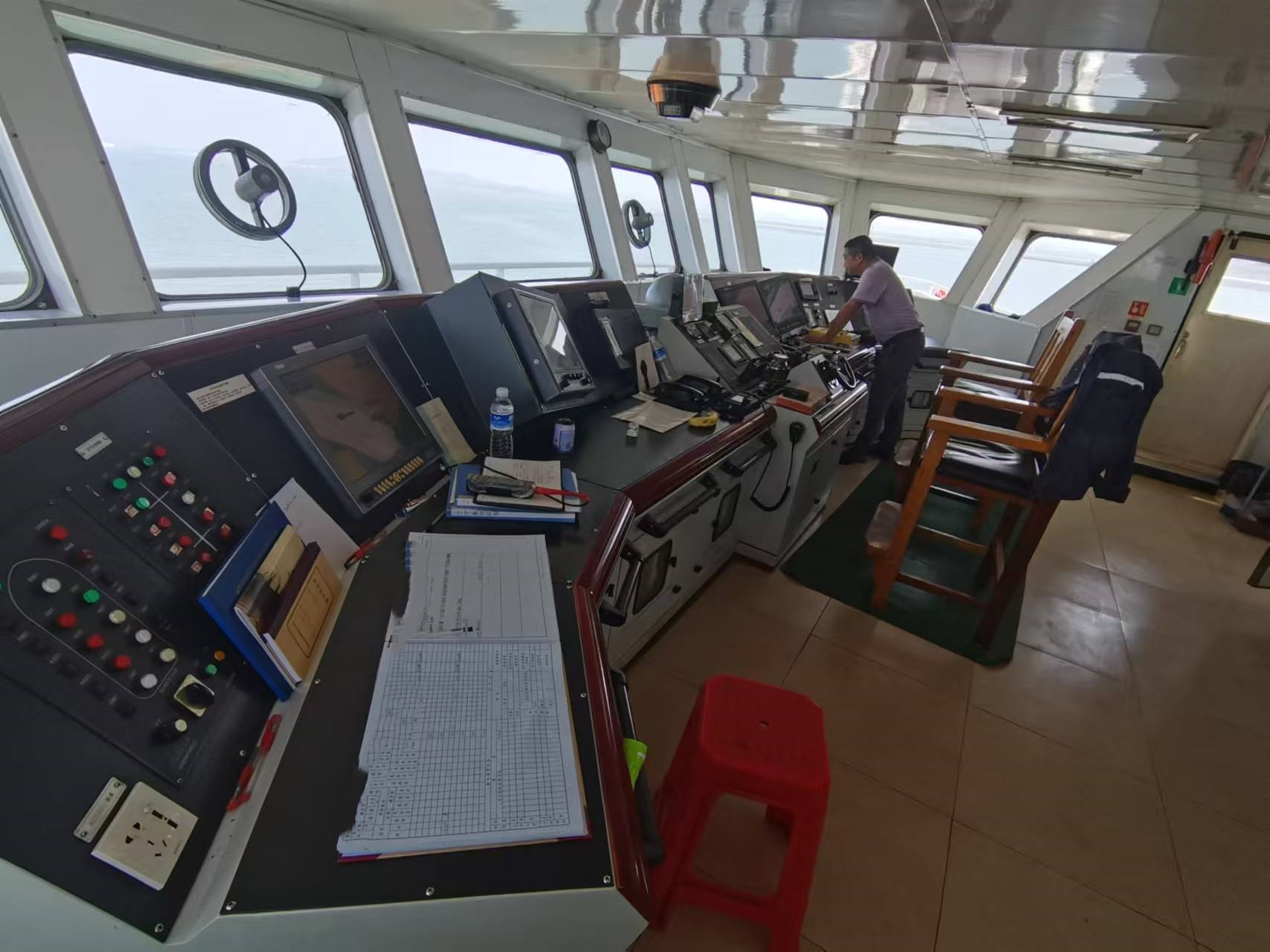 出售7310吨散货船