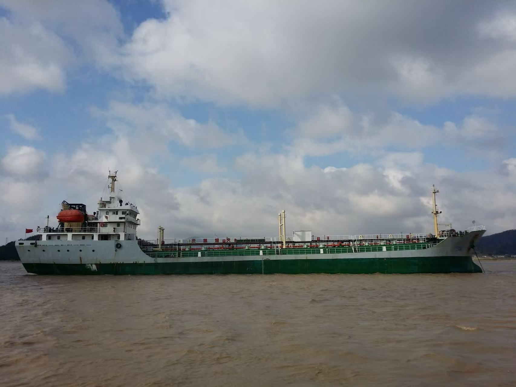 出售3815吨成品油船