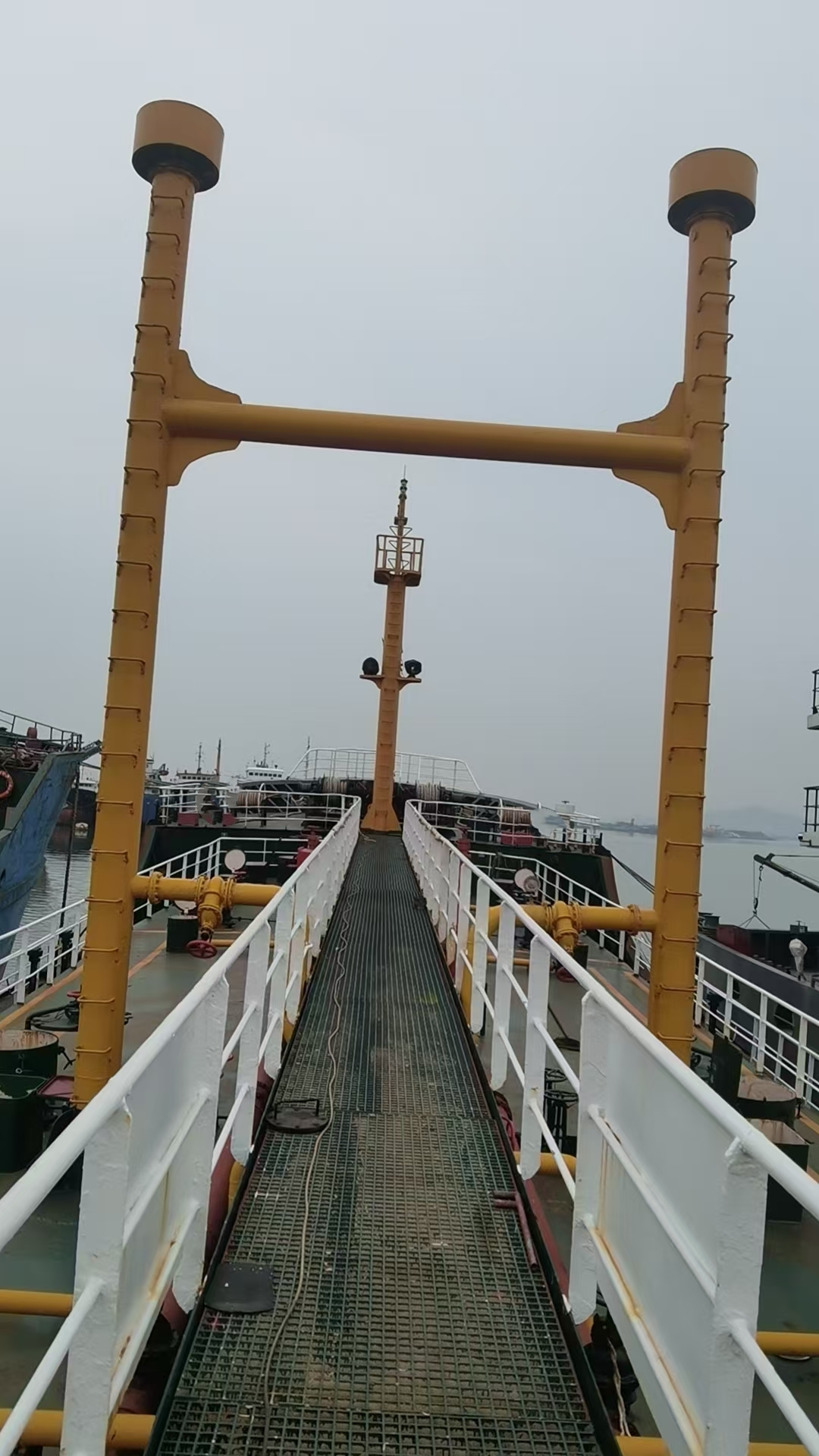 出售3366吨成品油船