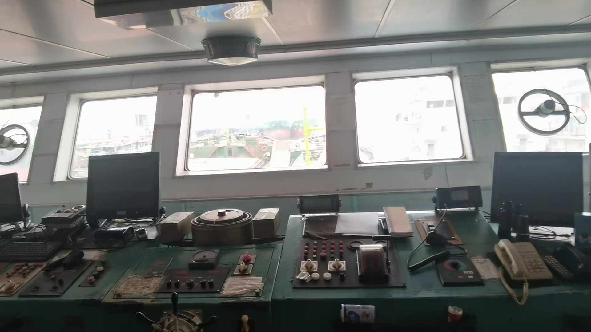 出售3366吨成品油船