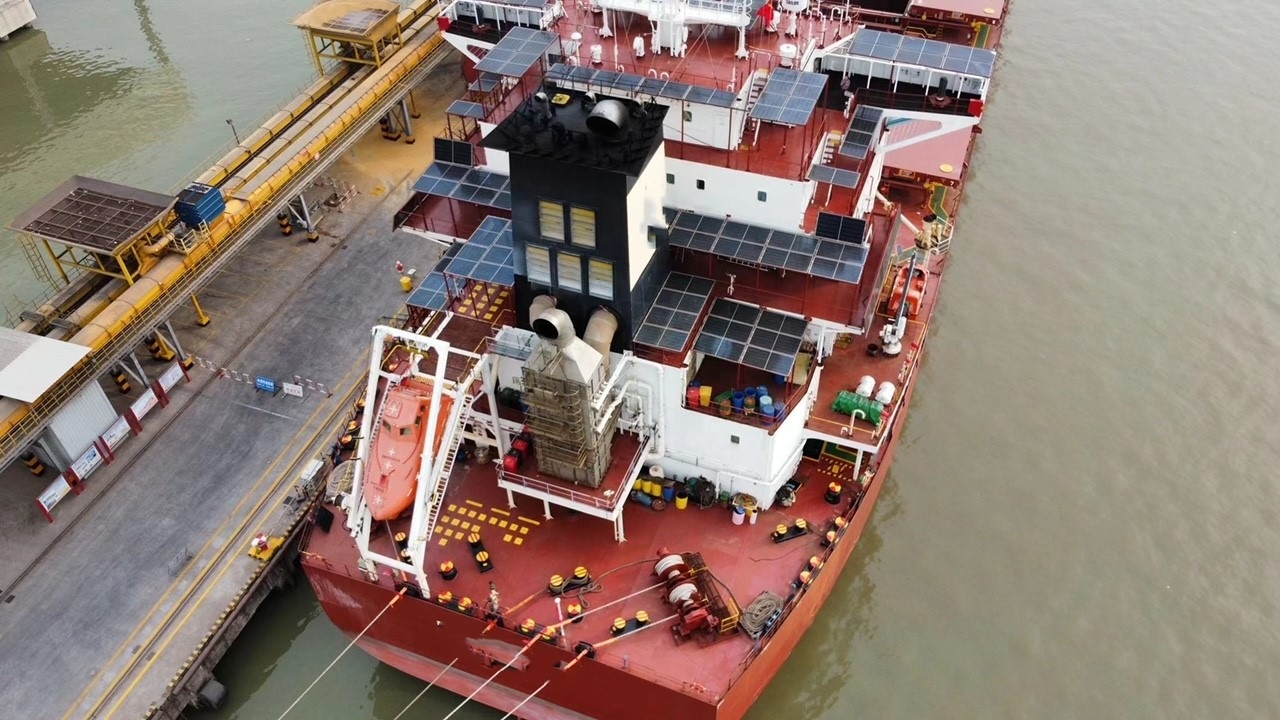 出售82000吨散货船