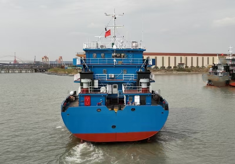 出售2600m³开体泥驳