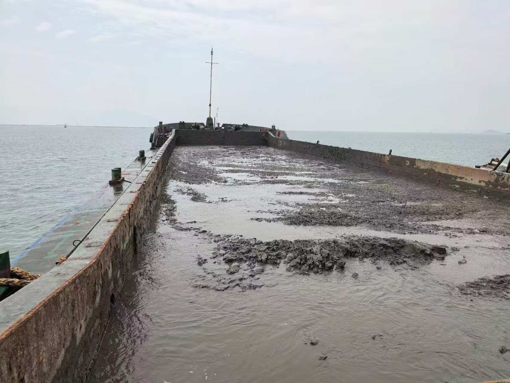 出售2000m³开体泥驳