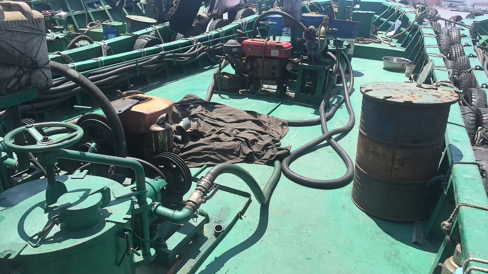 出售100吨溢油回收处置船