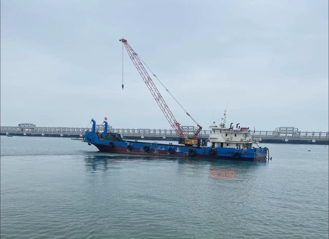 出售450吨甲板货驳