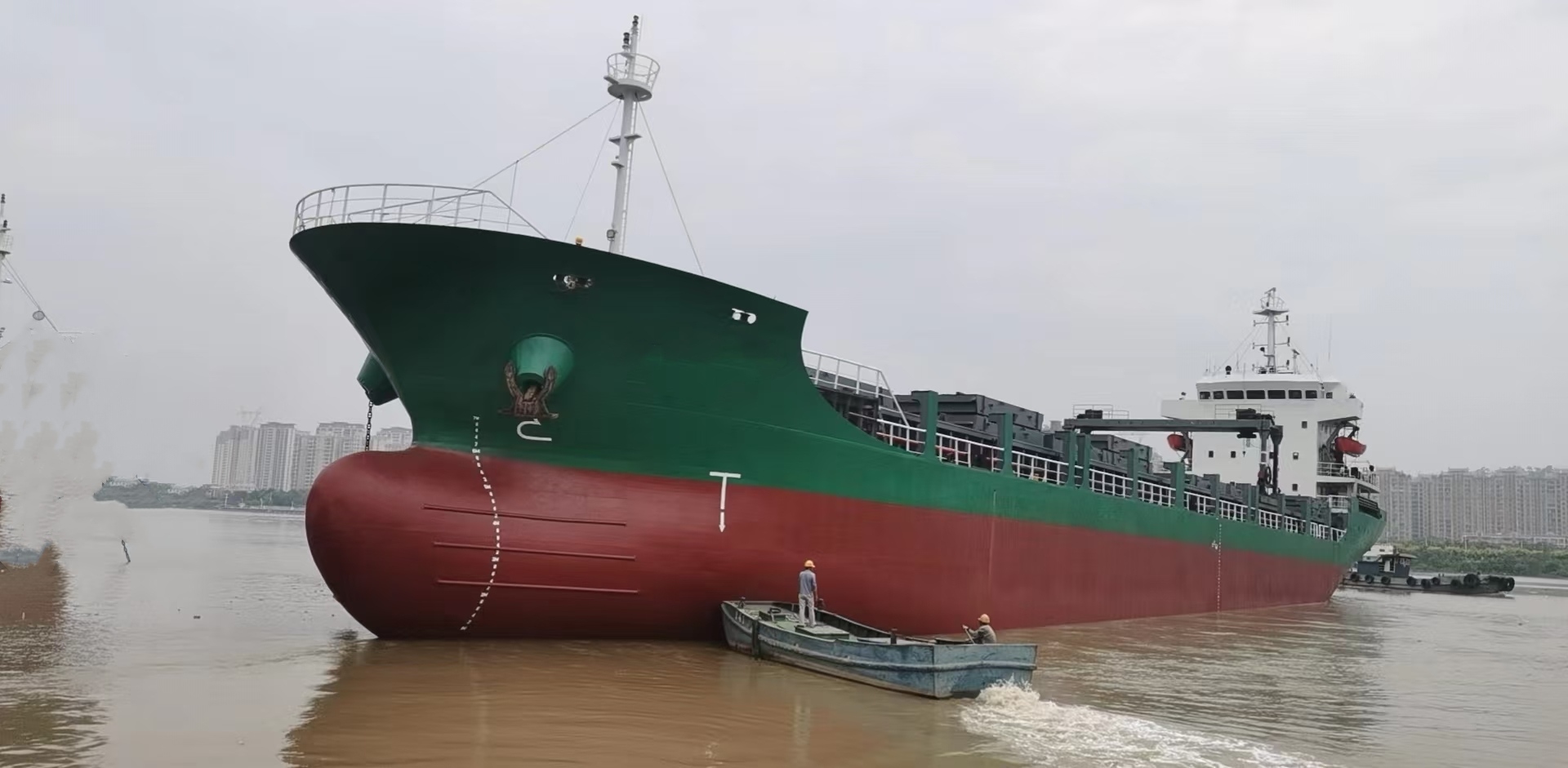 出售1354箱集装箱船