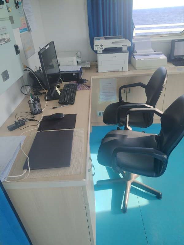 出售1354箱集装箱船