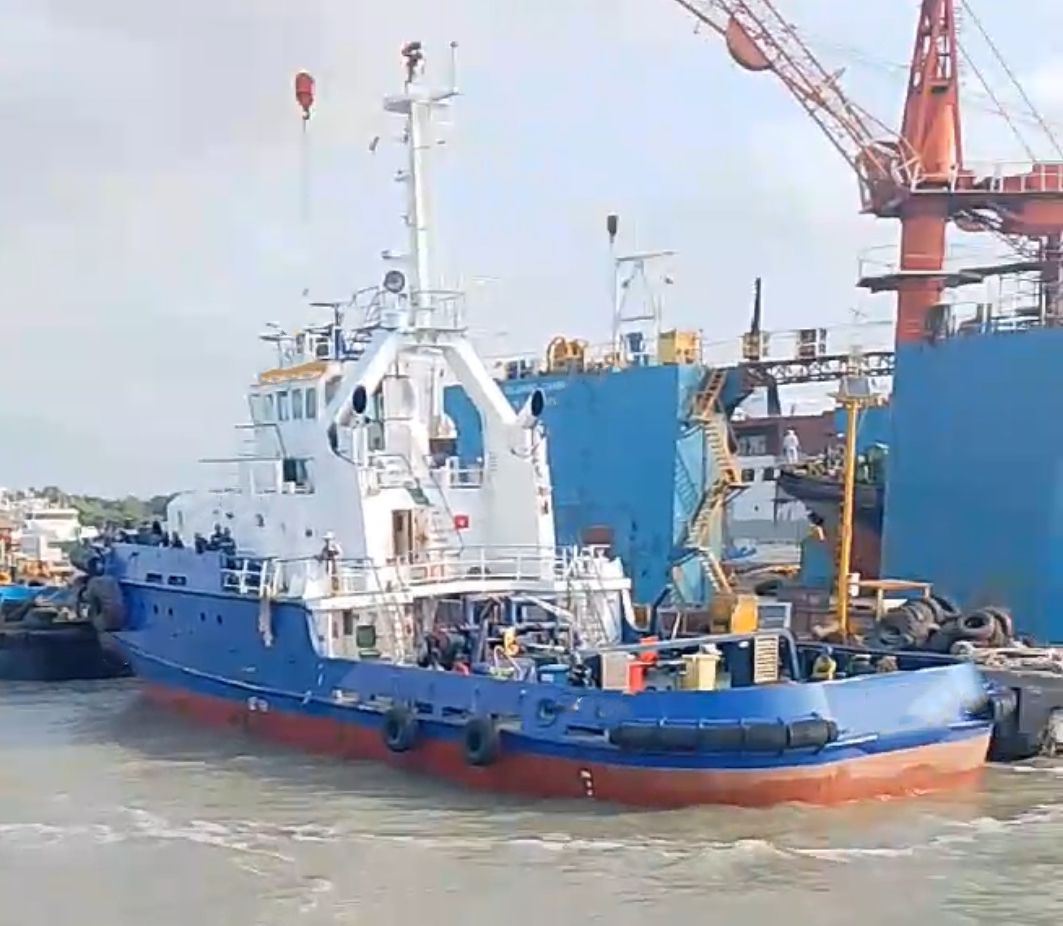 出售3854马力港作拖轮