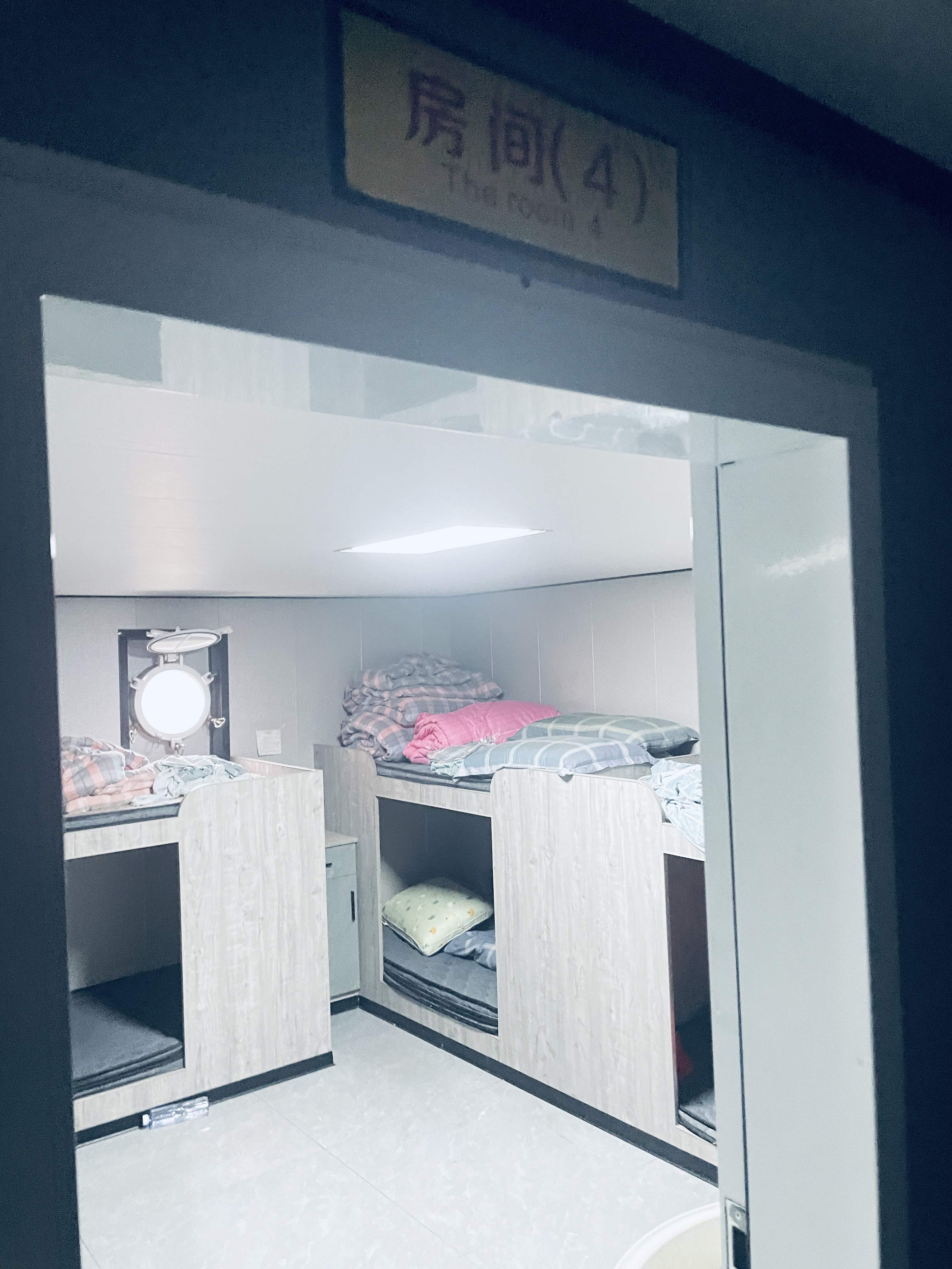 出售12人风电运维船