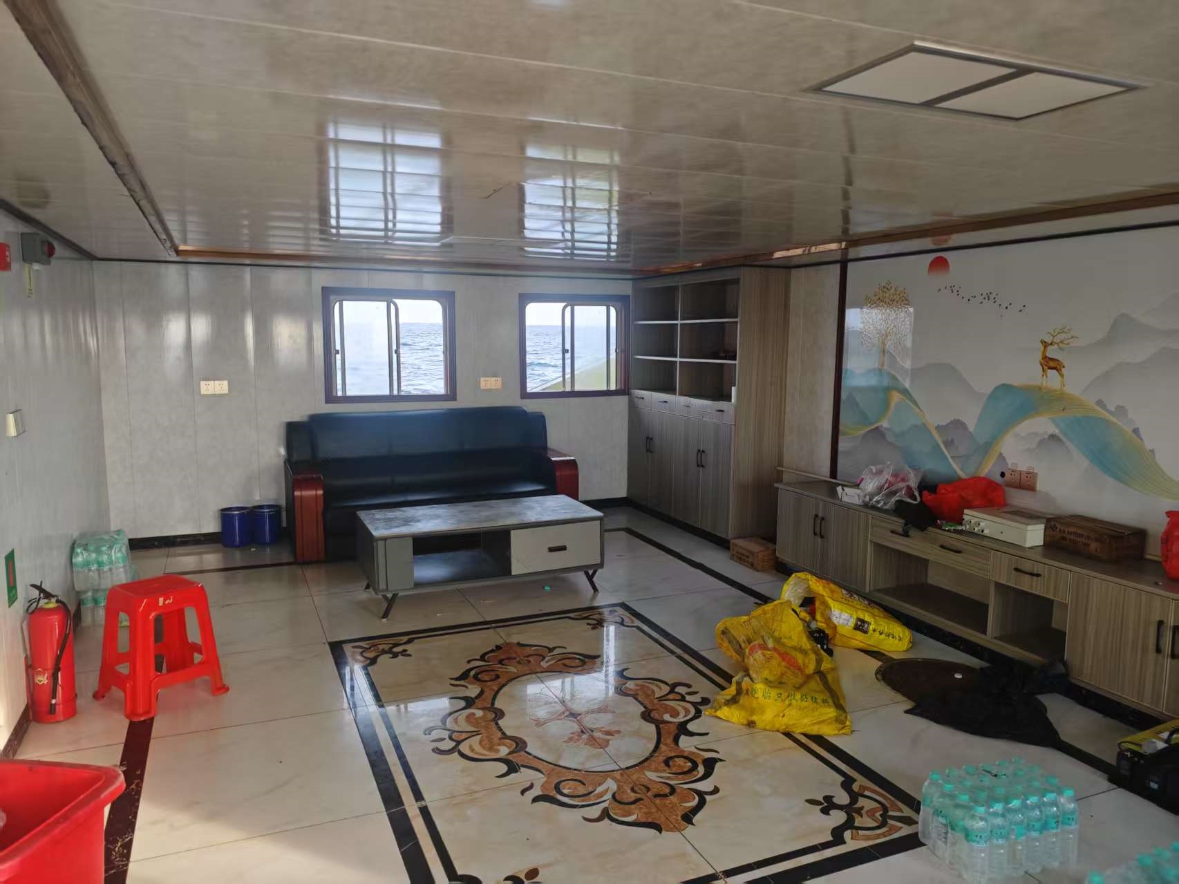 出售12人风电运维船