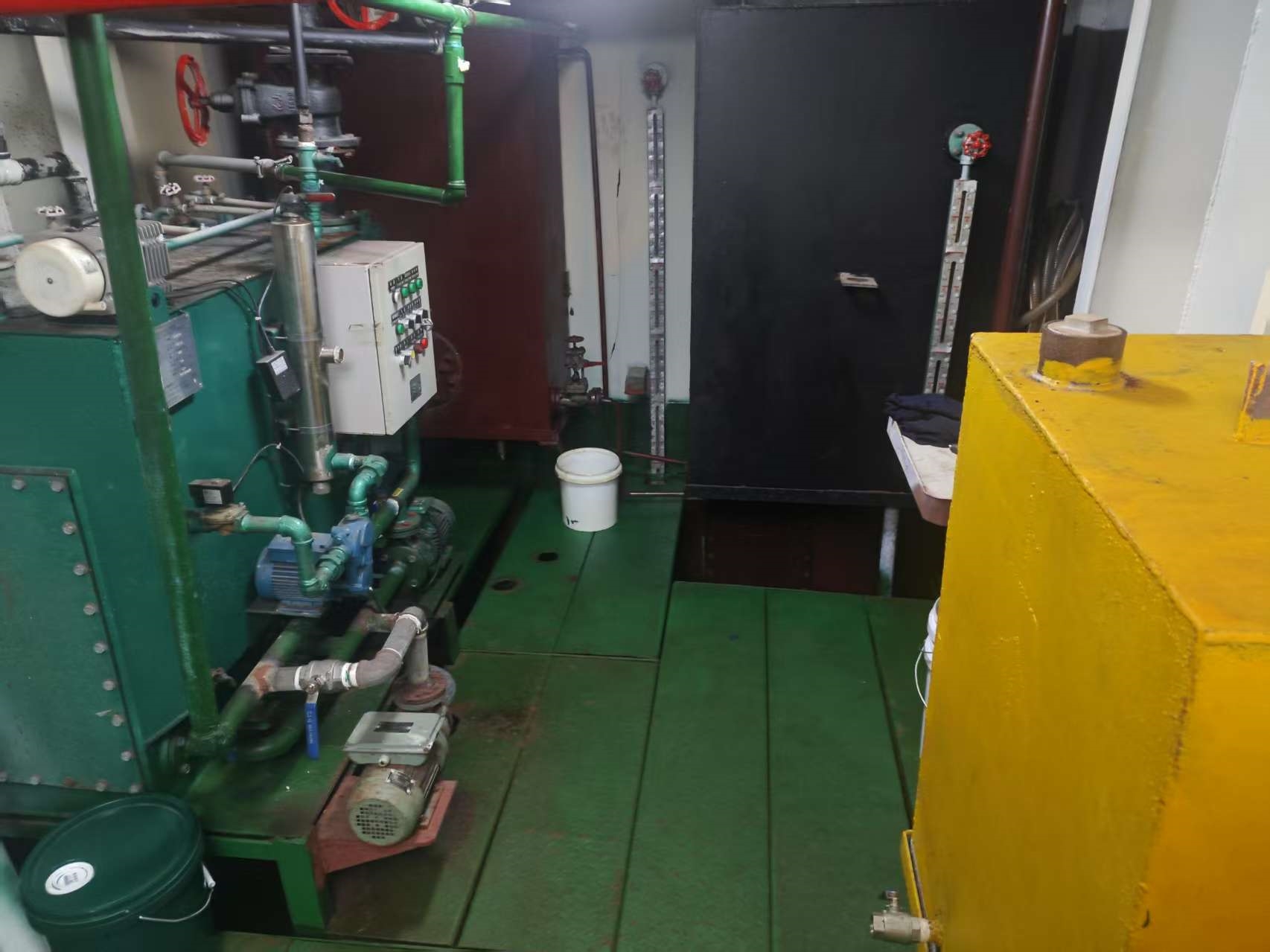 出售12人风电运维船