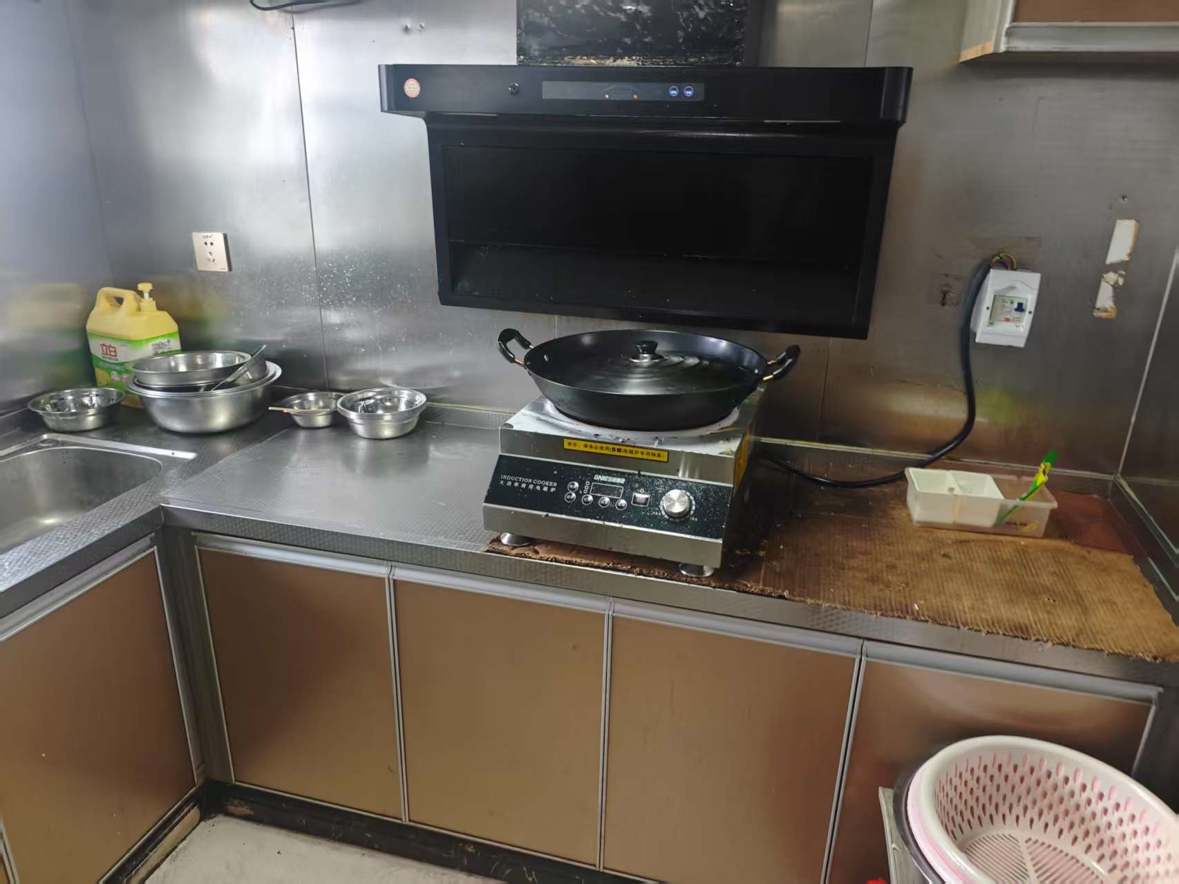 出售12人风电运维船