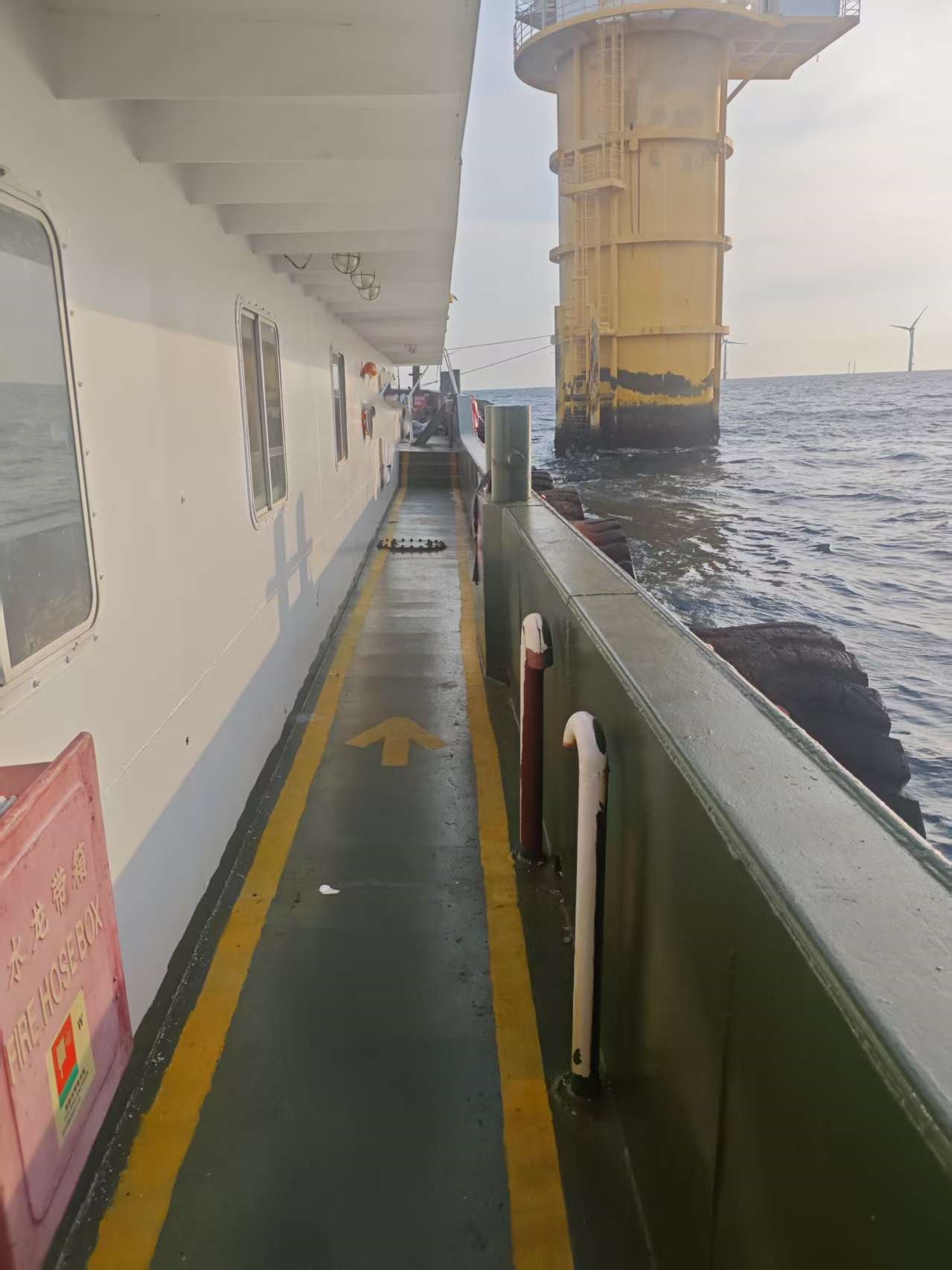 出售12人风电运维船