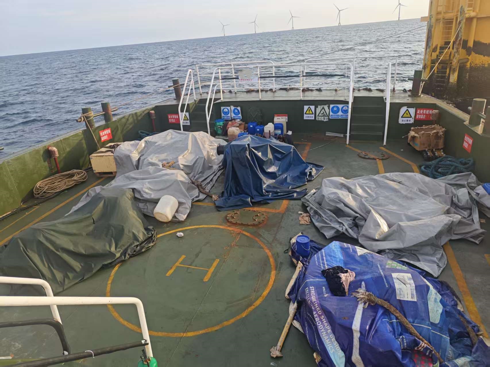 出售12人风电运维船