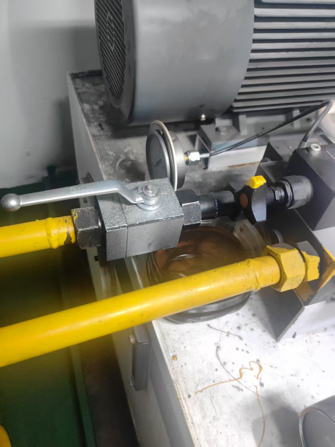 出售7490吨散货船