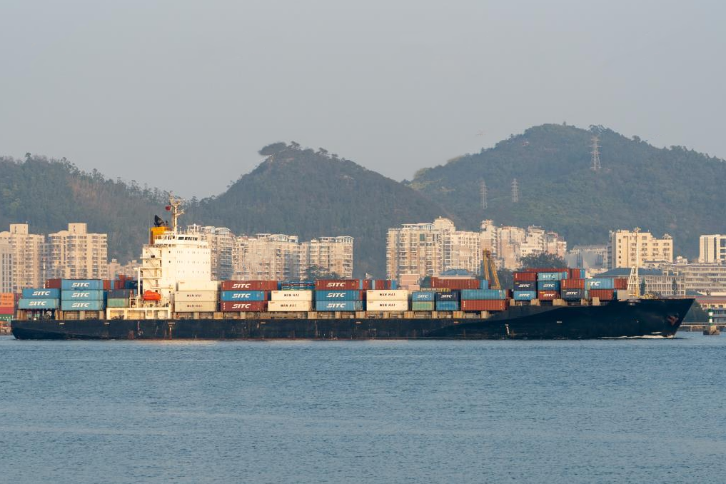 出售2553箱集装箱船