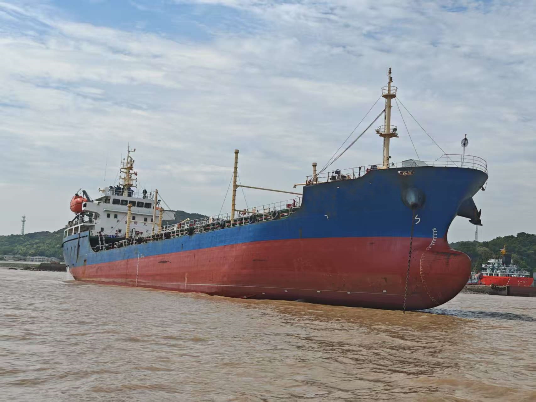 出售4511吨成品油船