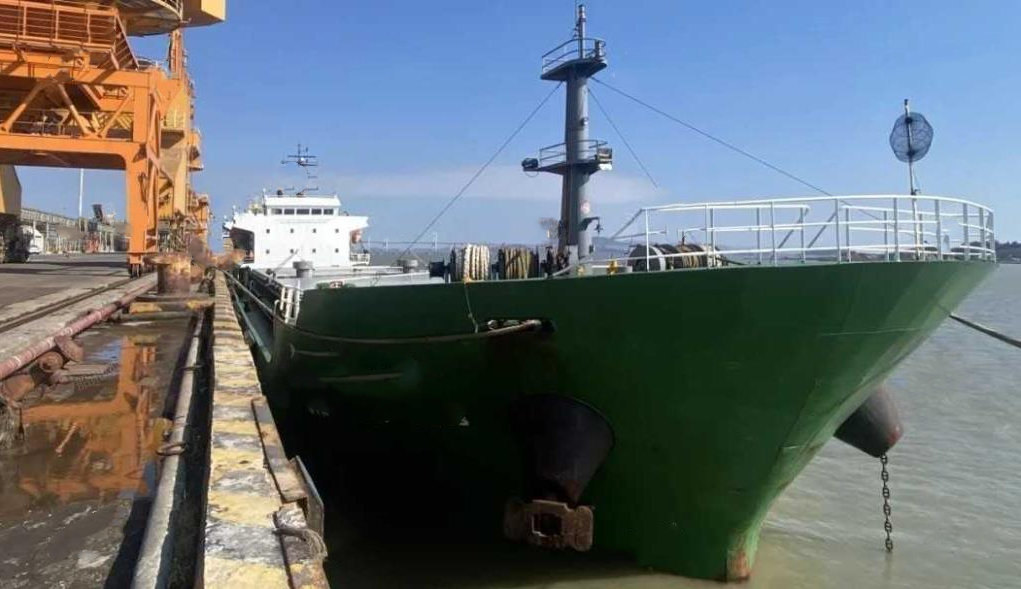 出售7500吨散货船