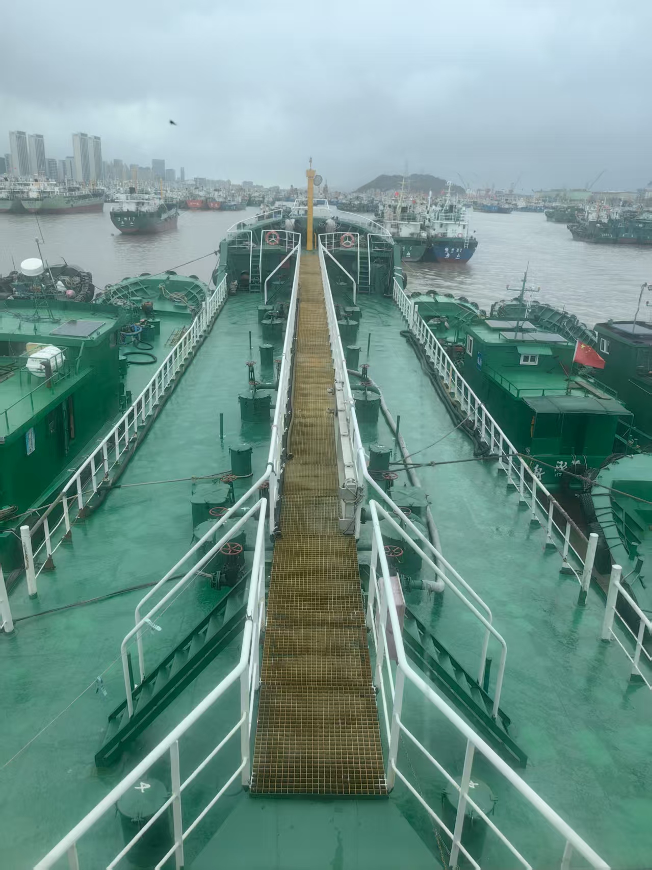 出售880吨成品油船