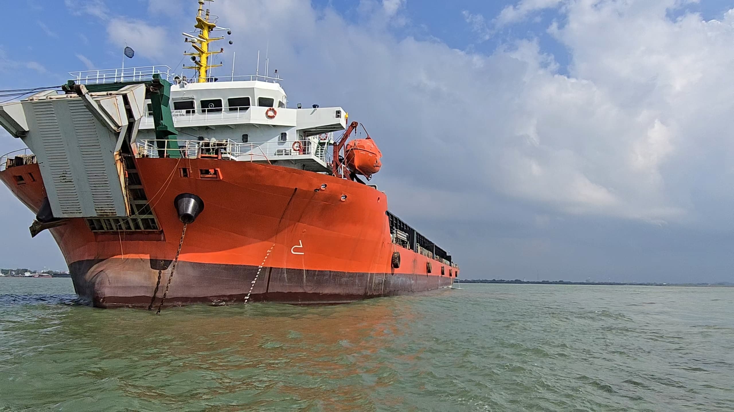 出售11564吨甲板货驳