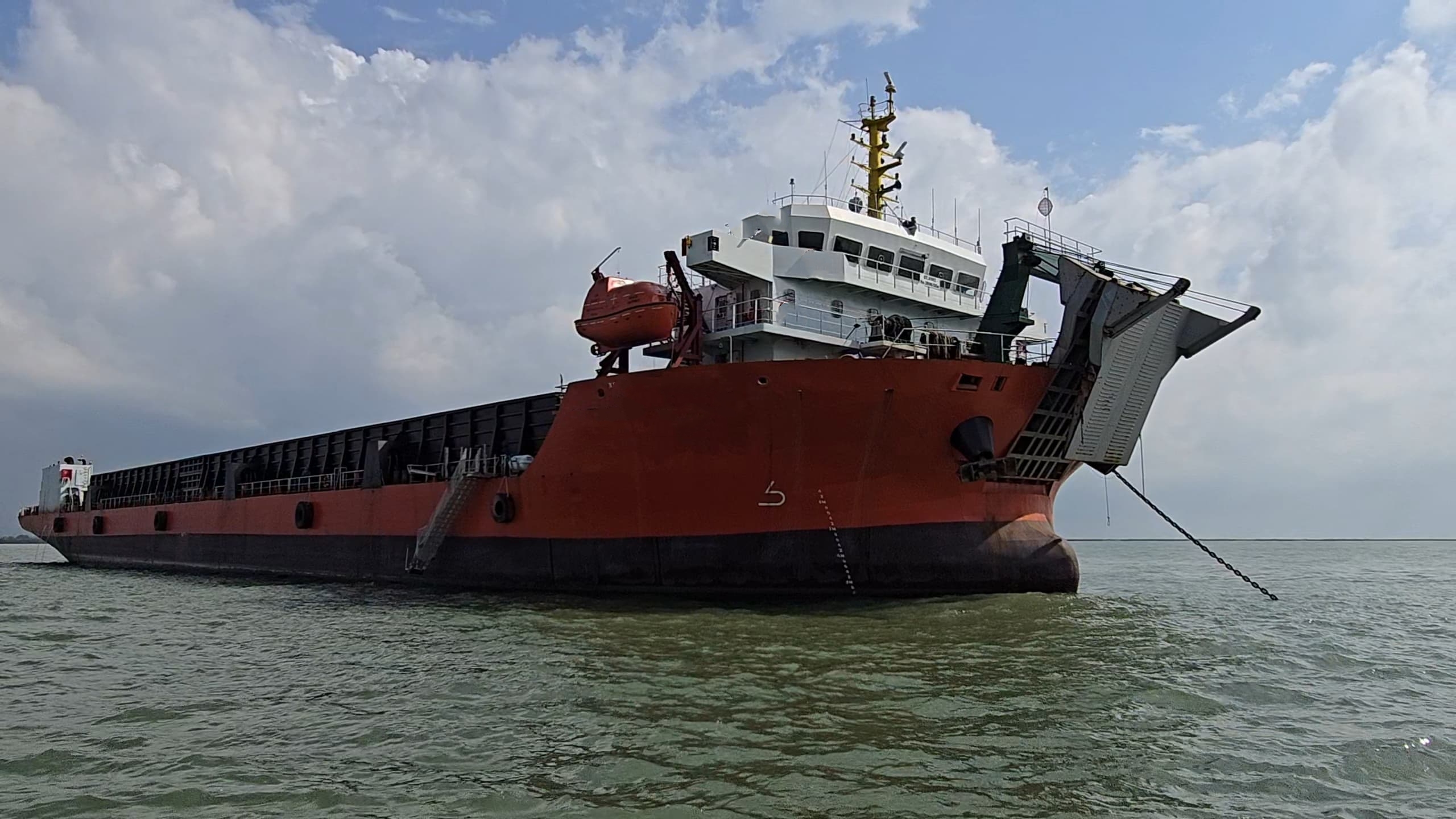 出售11564吨甲板货驳