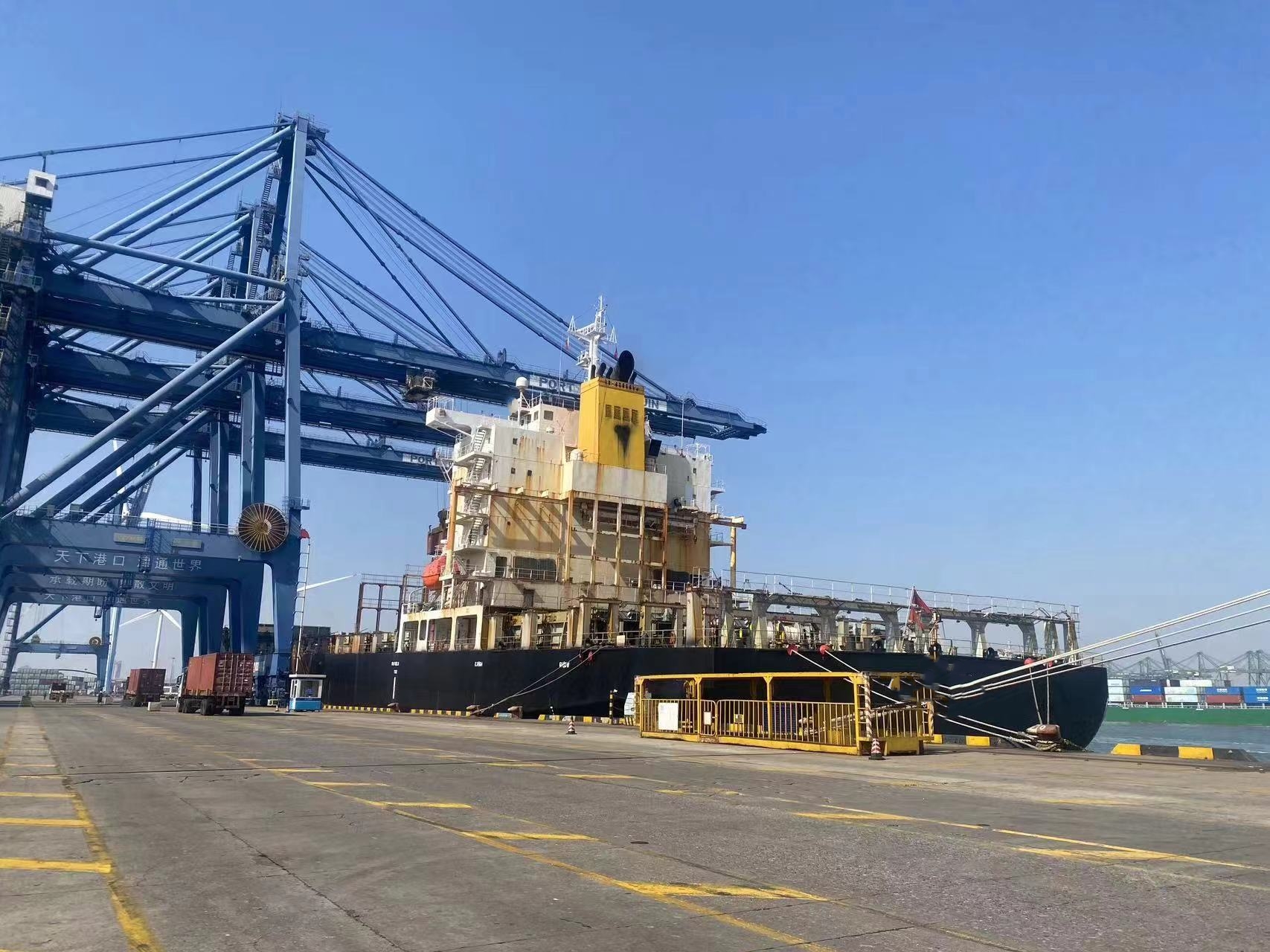 出售2553箱集装箱船