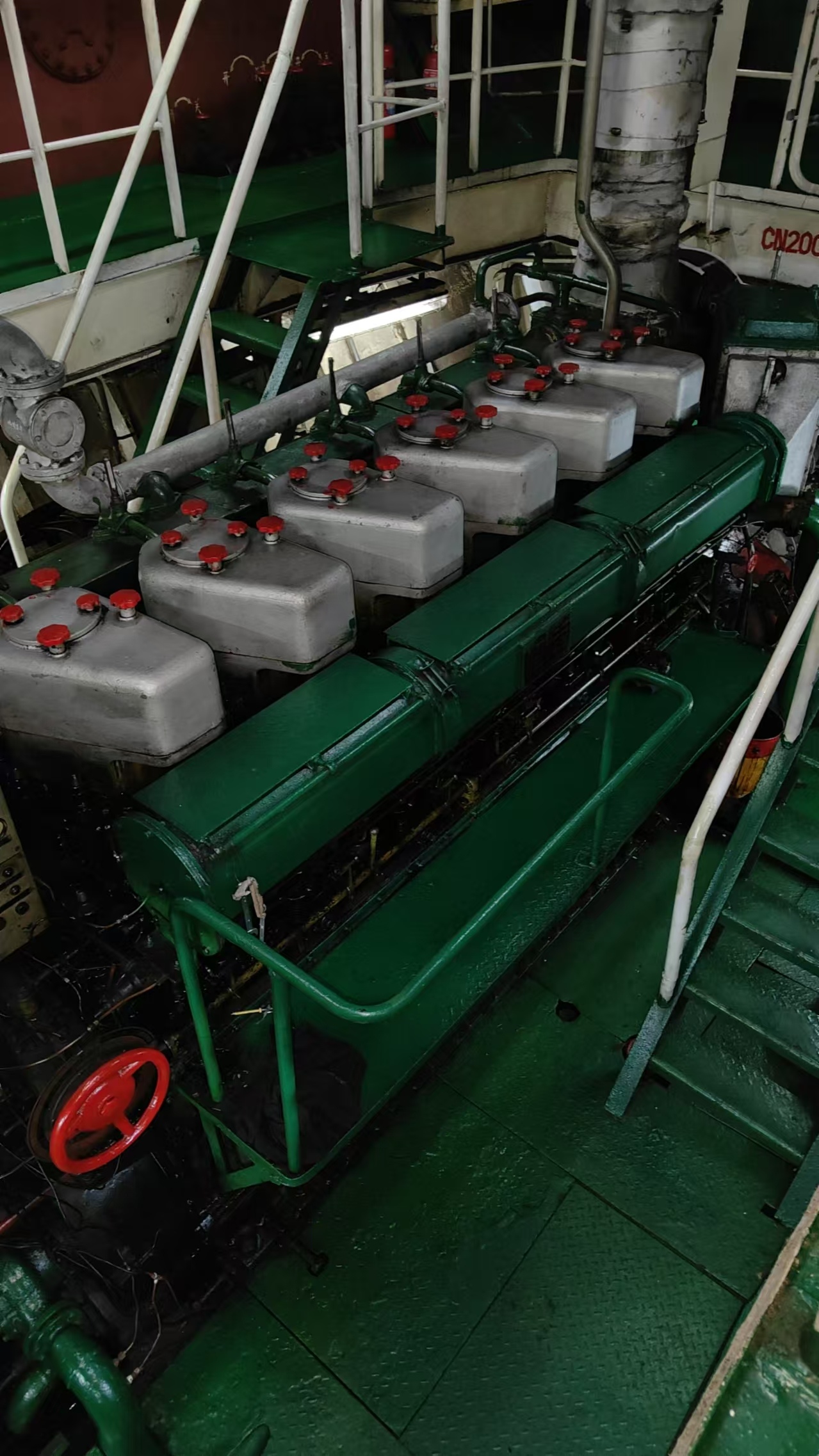 出售2329吨成品油船