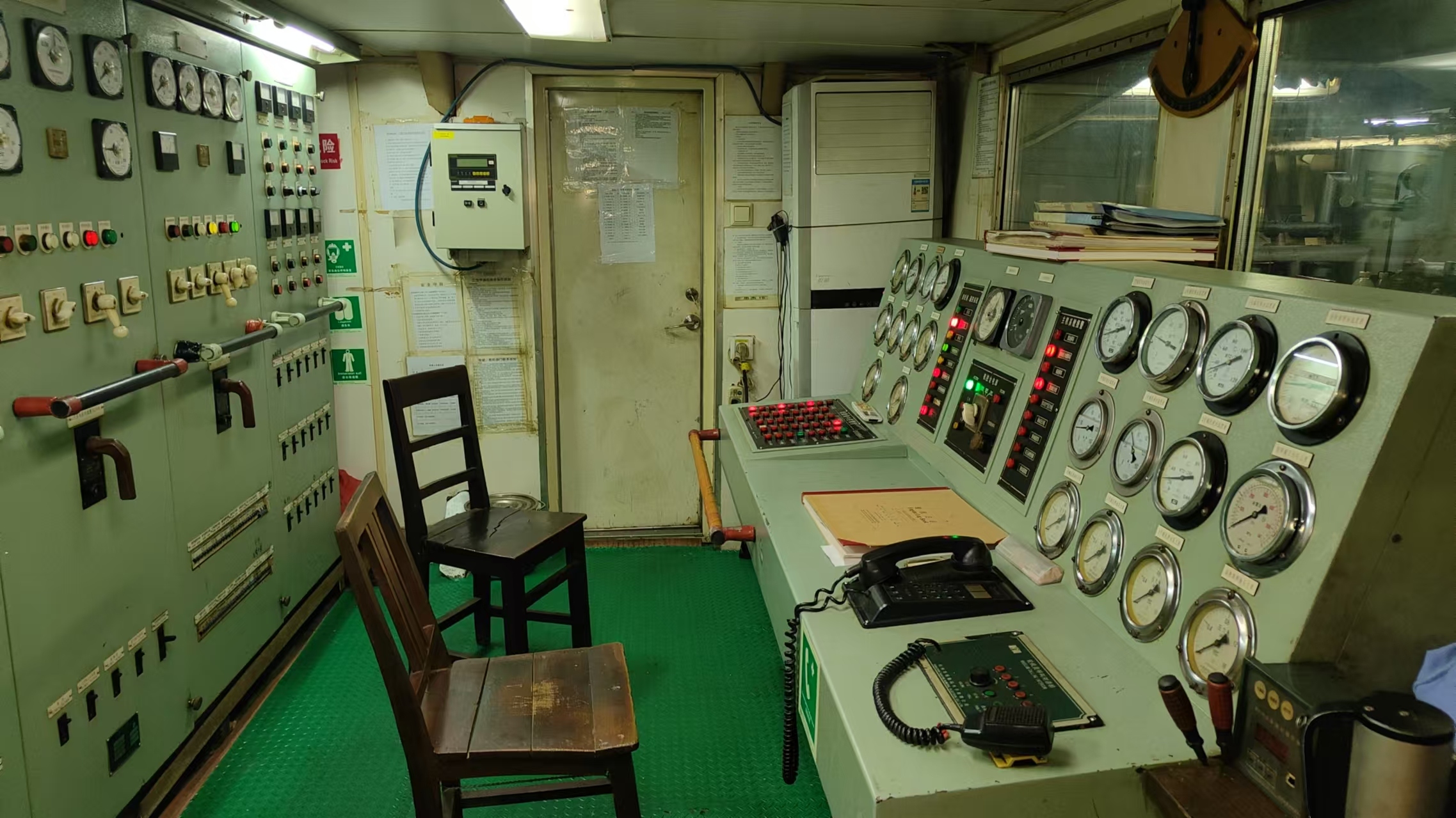 出售2329吨成品油船