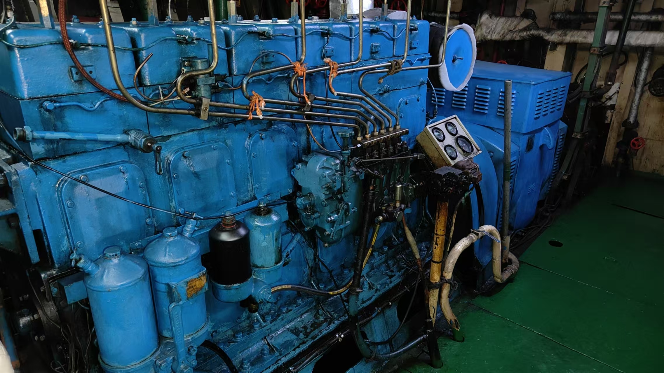 出售2329吨成品油船